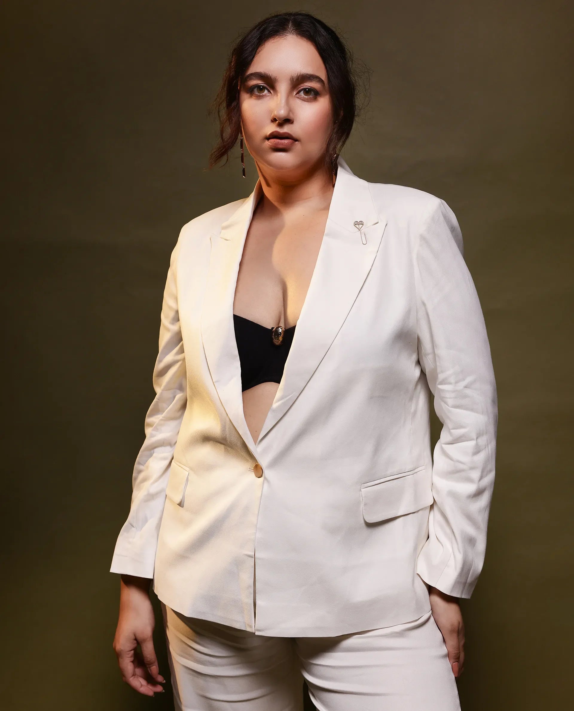 Rareism Women's Ziva Offwhite Polyester Lapel Neck Plain Tailored Blazer