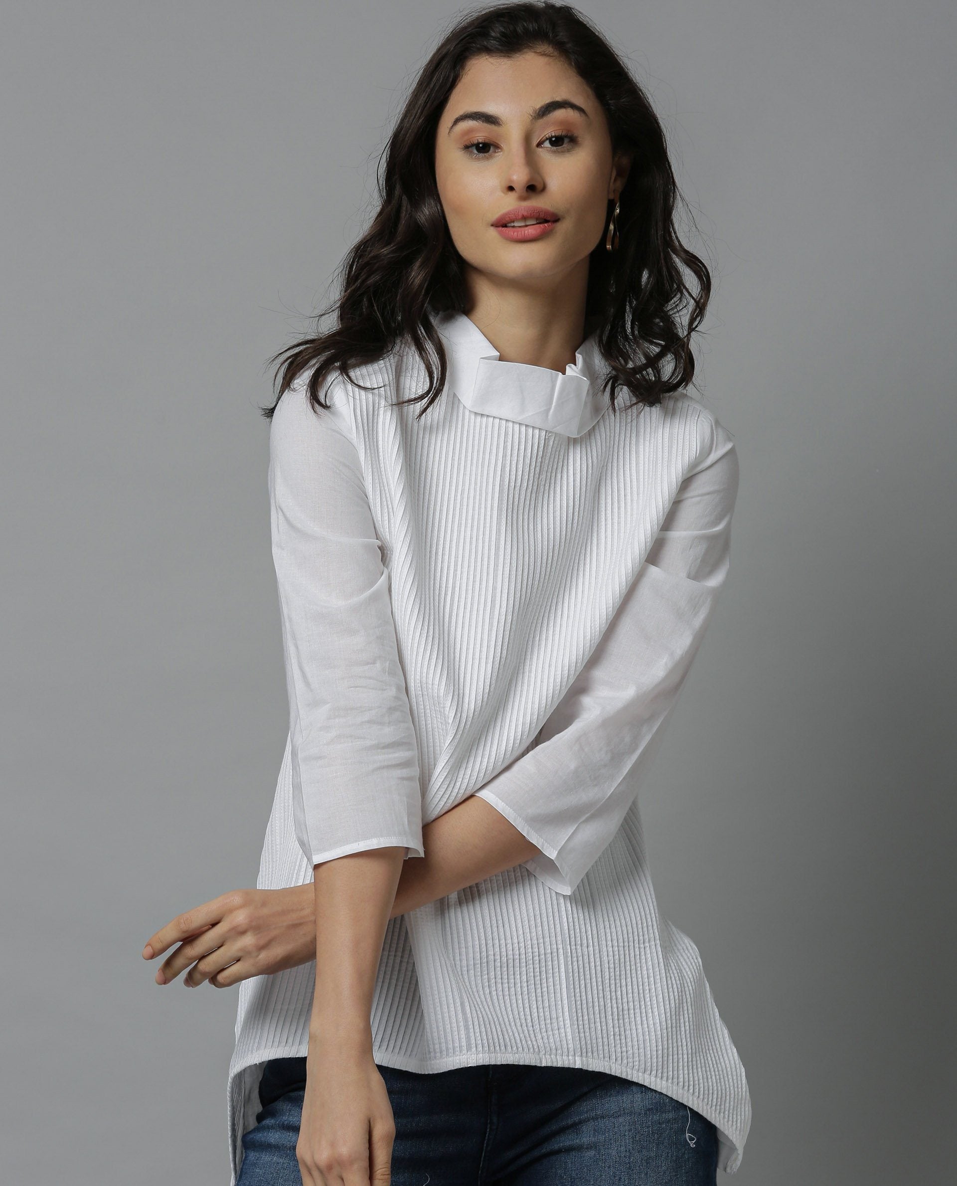 Rareism Women Pins-1 White Top Short Sleeves