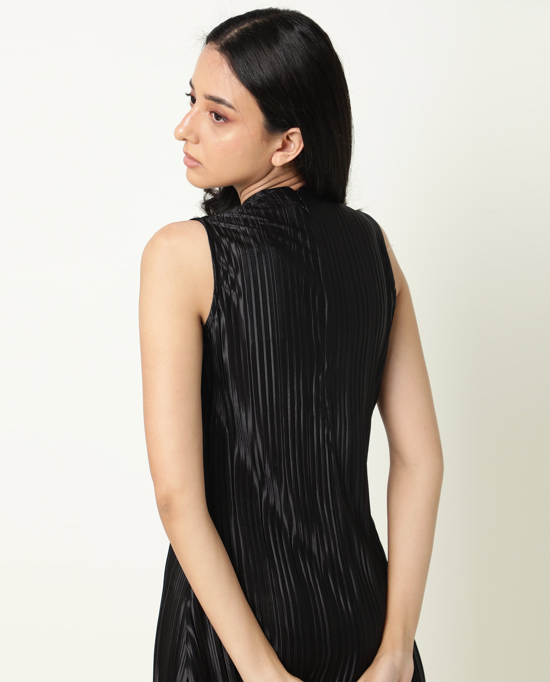 Rareism Women's Aloof Black Polyester Blend Crew Neck Plain Sleeveless Knee Length Regular Fit Dress