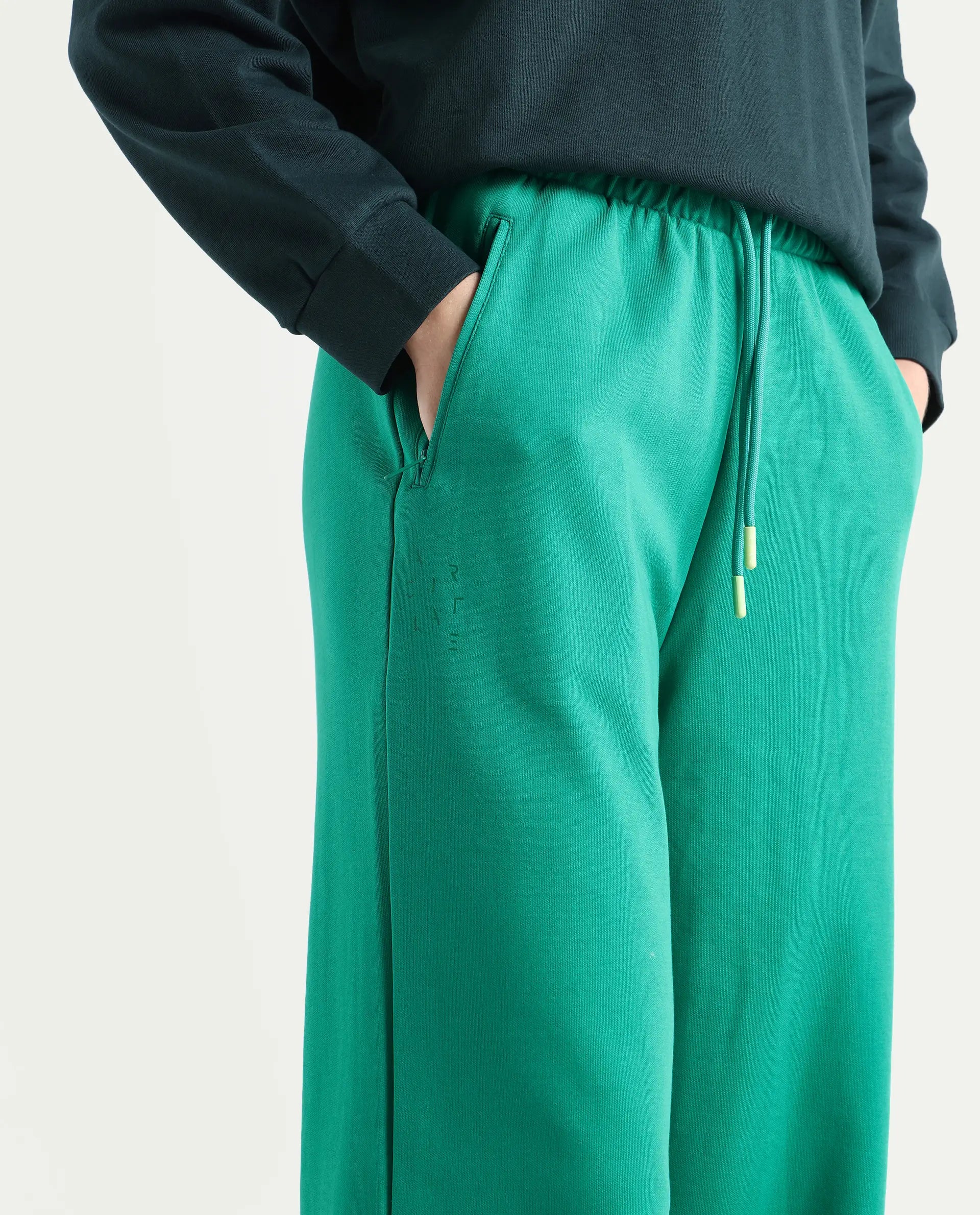 Rareism Women's Heavy Weight Interlock 340 Gsm Cotton Blend Plain Ankle Length Relaxed Fit Track Pant Flared