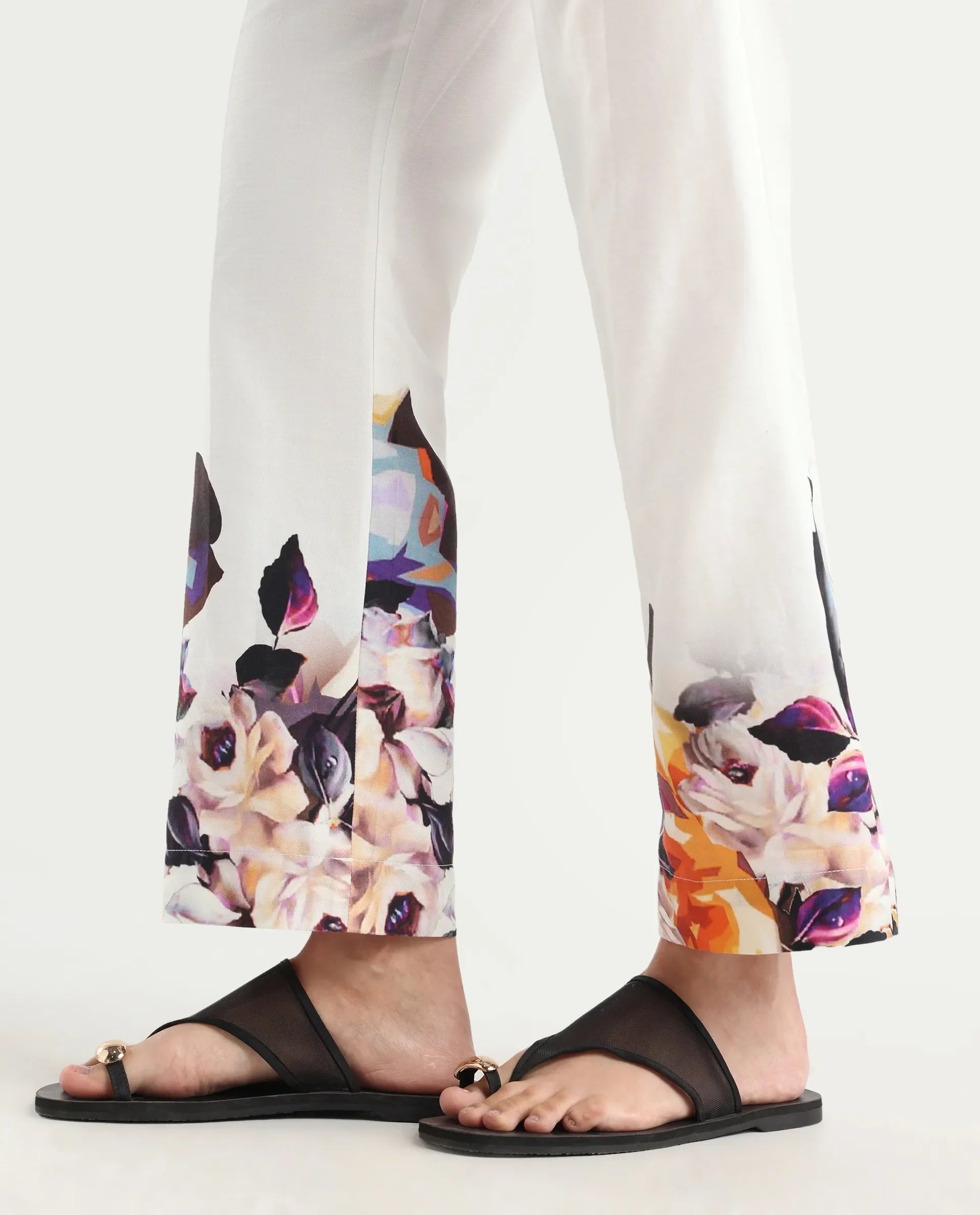 Rareism Women's Weigen White Cotton Floral Print Ankle Length Relaxed Fit Trouser