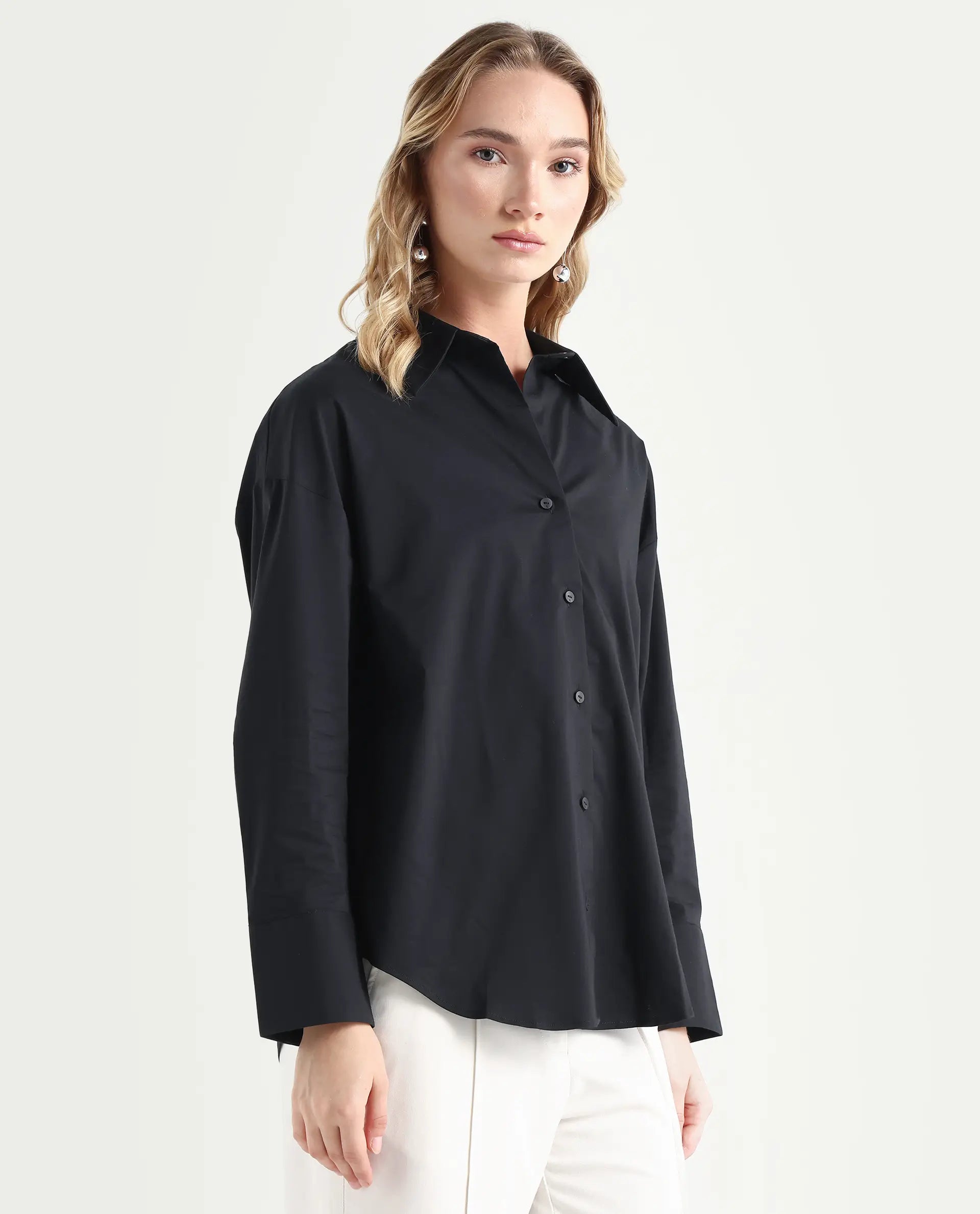 Rareism Women's Klox Black Cotton Spread Collar Plain Cuffed Sleeve Regular Fit Shirt