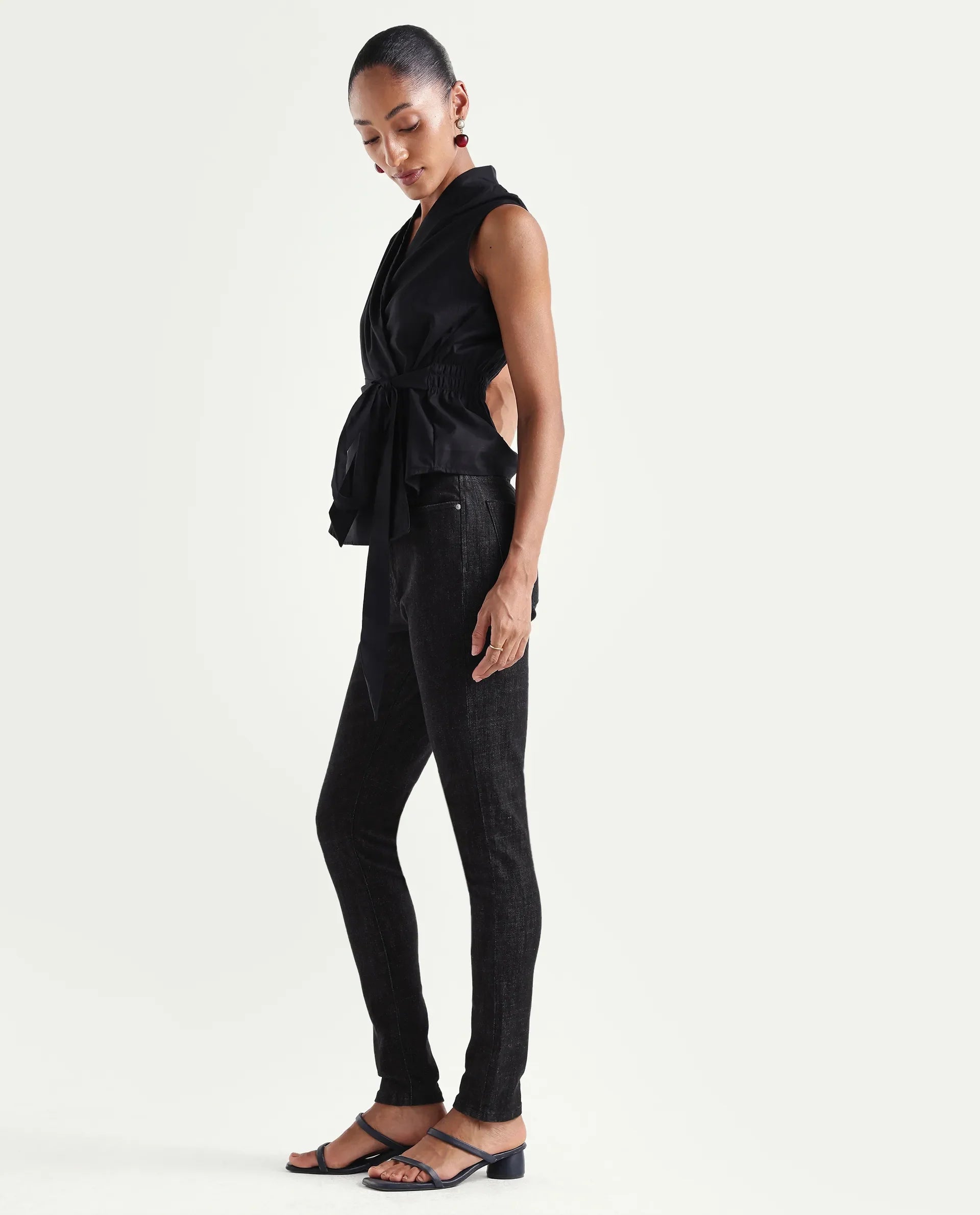 Rareism Women's Zaisho Black Cotton Blend Plain Ankle Length Sleek Skinny Fit Jeans