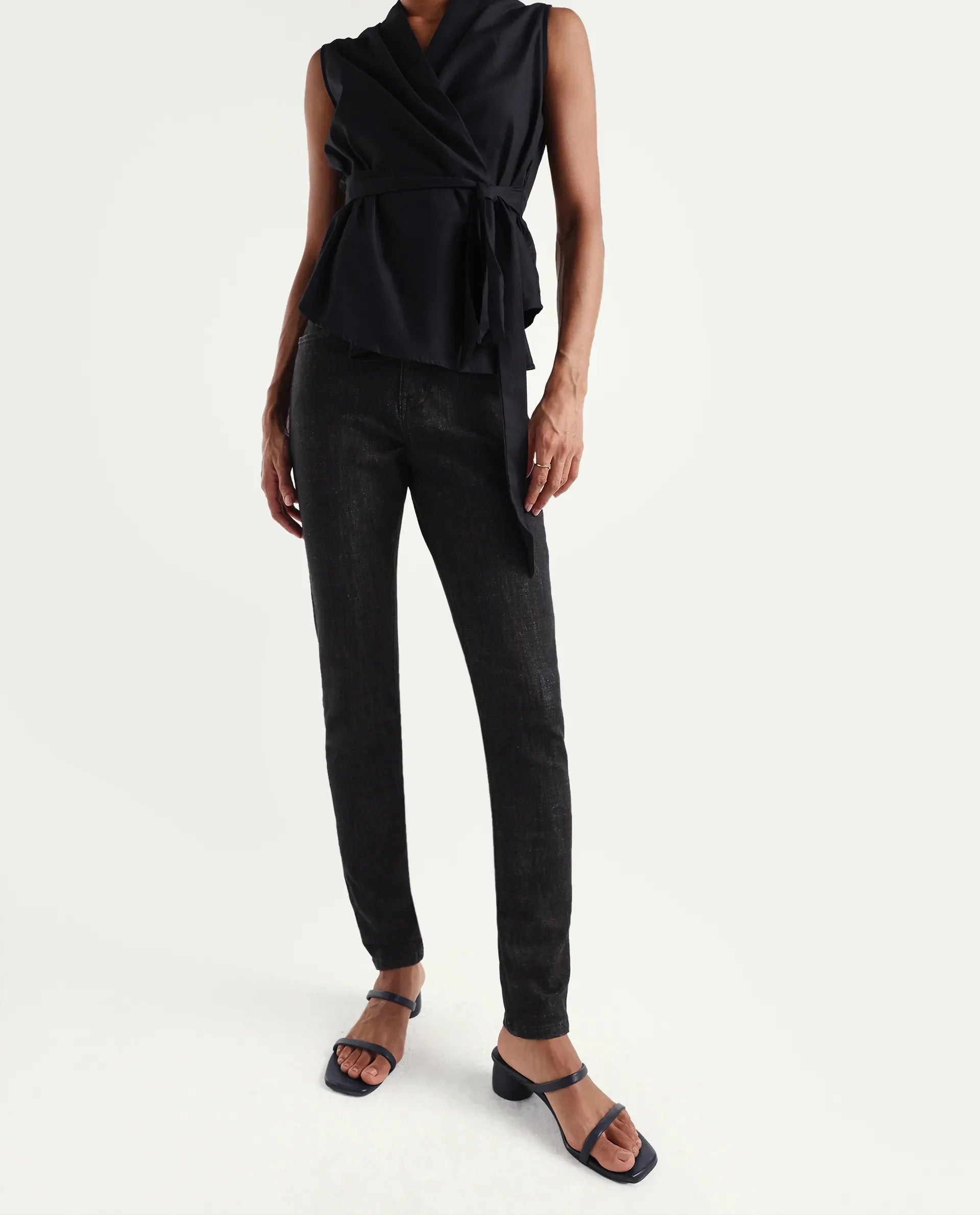 Rareism Women's Zaisho Black Cotton Blend Plain Ankle Length Sleek Skinny Fit Jeans