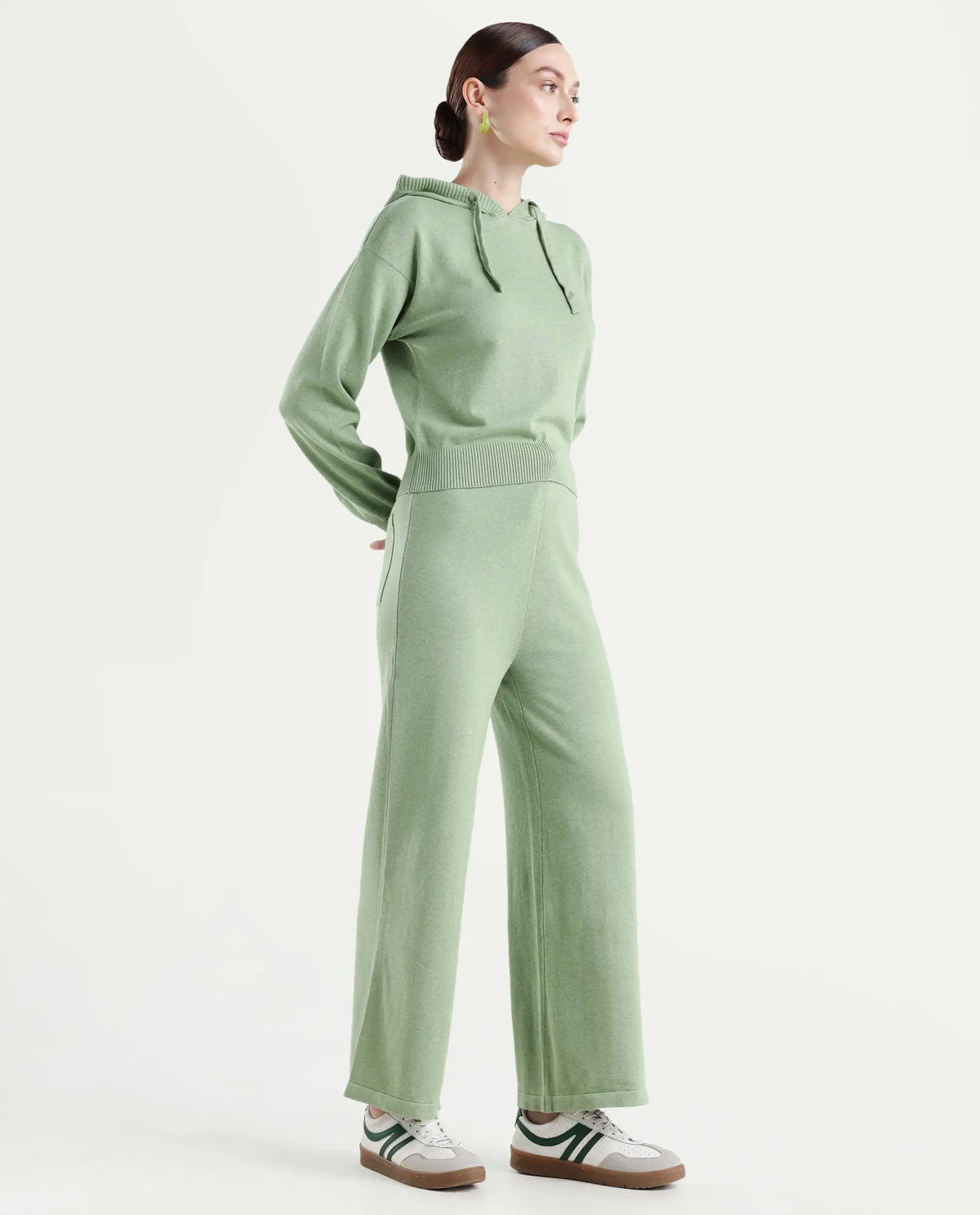 Rareism Women's Finnet B Dusky Green Knit Plain Ankle Length Straight Fit Track Pant
