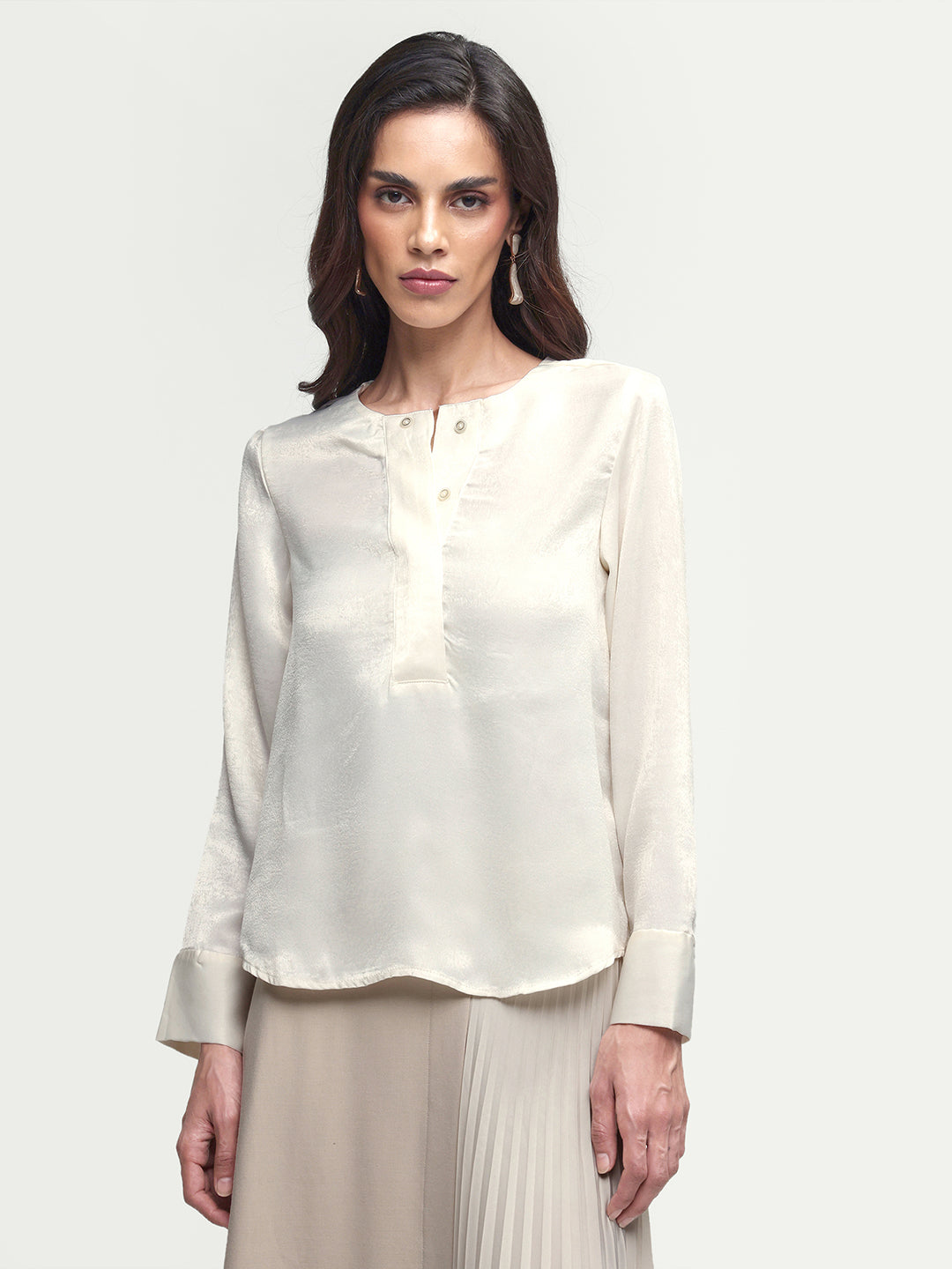 Rareism Women's Daxzo Off White Velvet Round Neck Plain Relaxed Fit Top