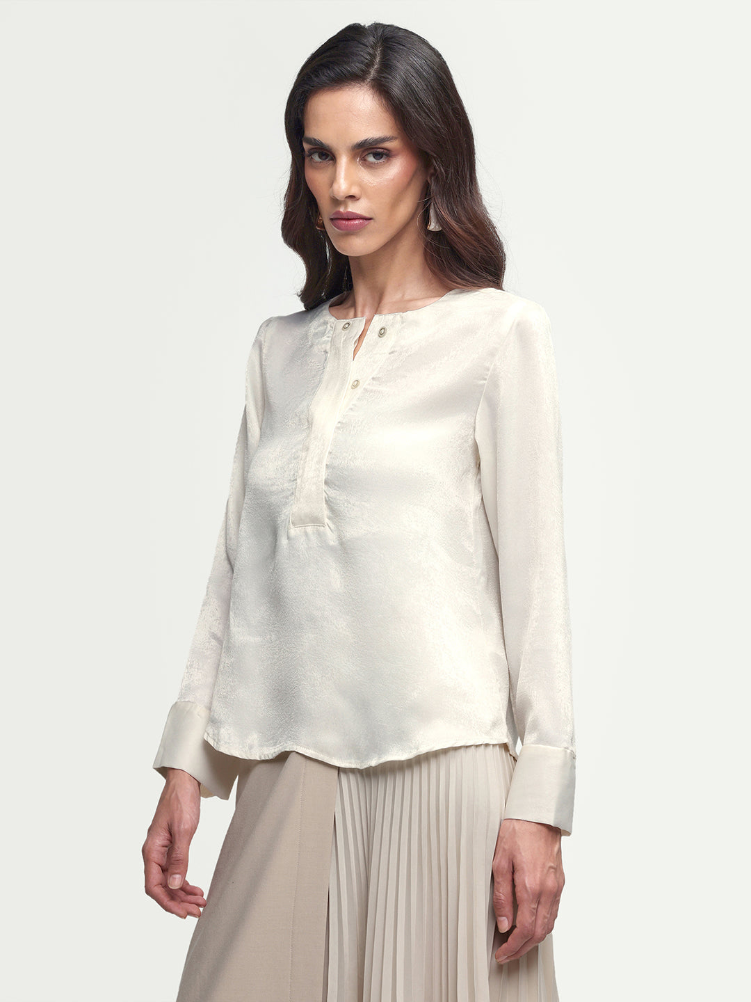 Rareism Women's Daxzo Off White Velvet Round Neck Plain Relaxed Fit Top