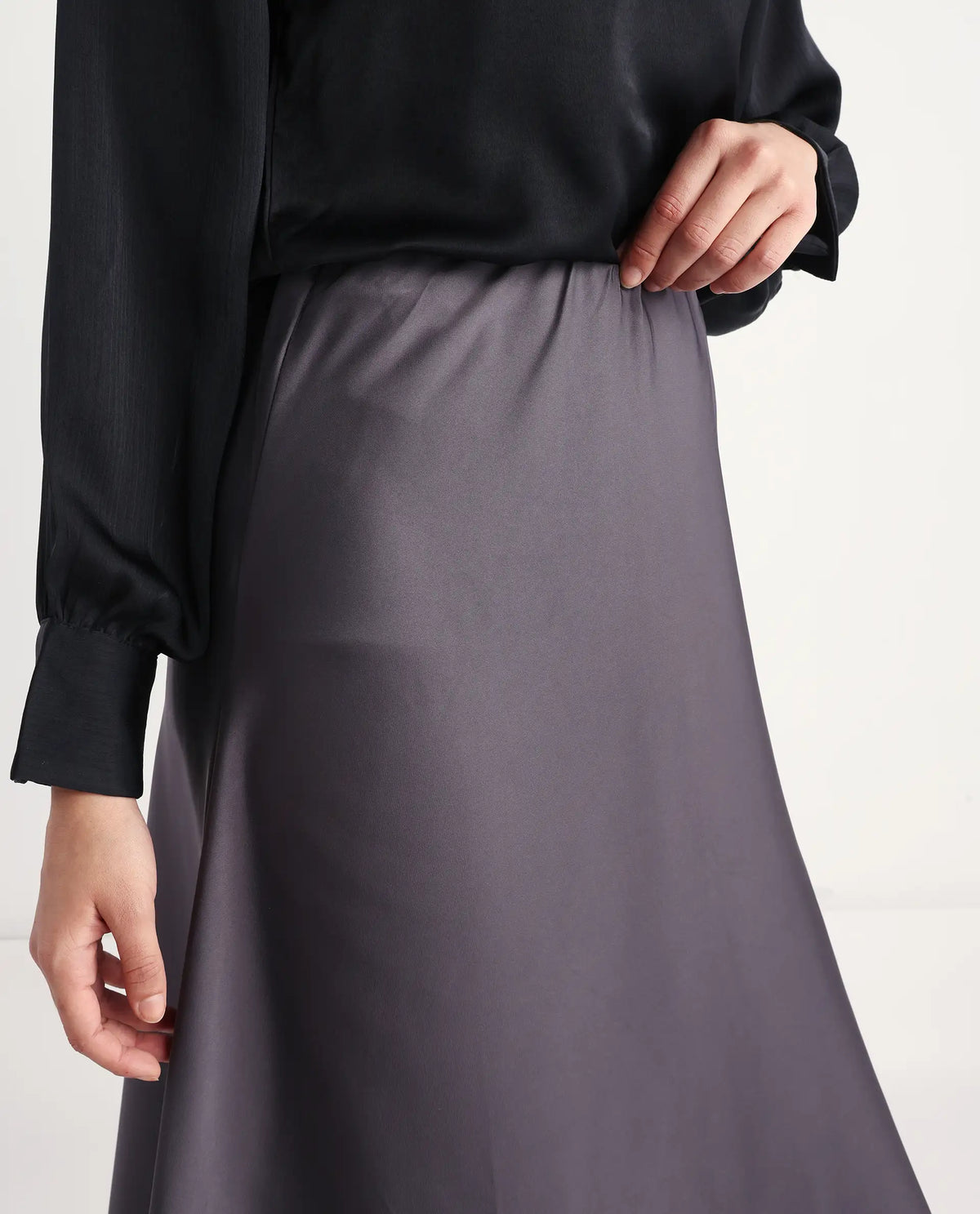 Rareism Women's Niyano Grey Satin Plain Ankle Length Regular Fit Skirt