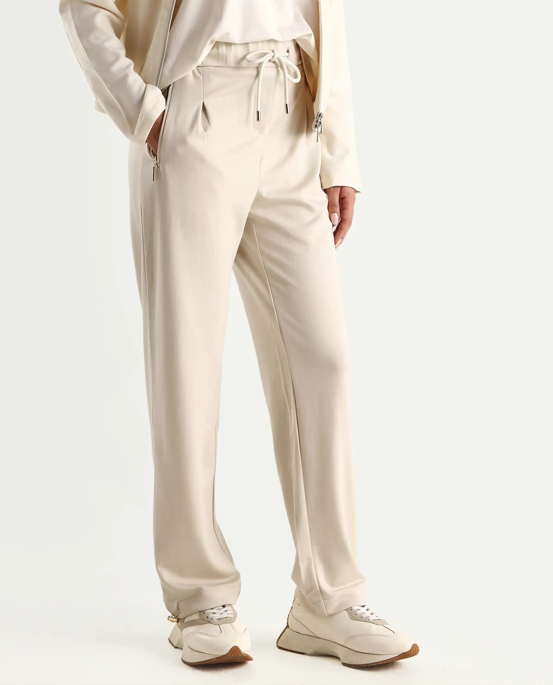 Rareism Women's Gumushane Off White Modal Blend Plain Ankle Length Straight Fit Track Pant