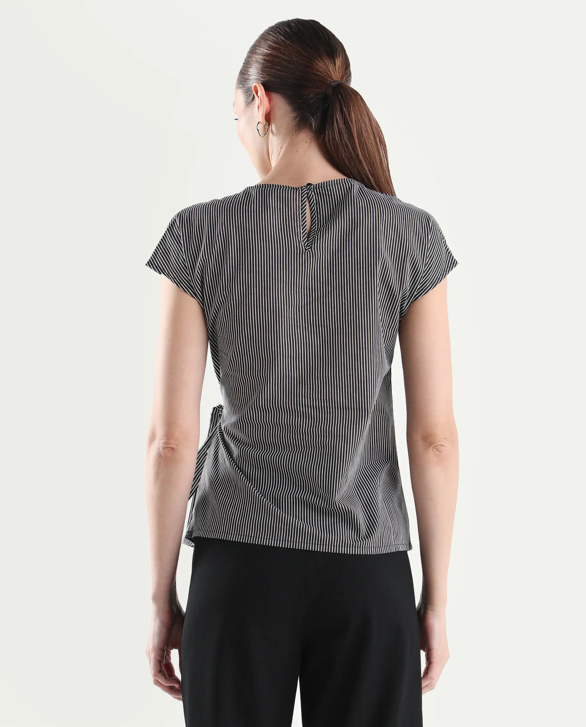 Rareism Women's Varno Black Cotton Half Sleeve Regular Fit Printed Top