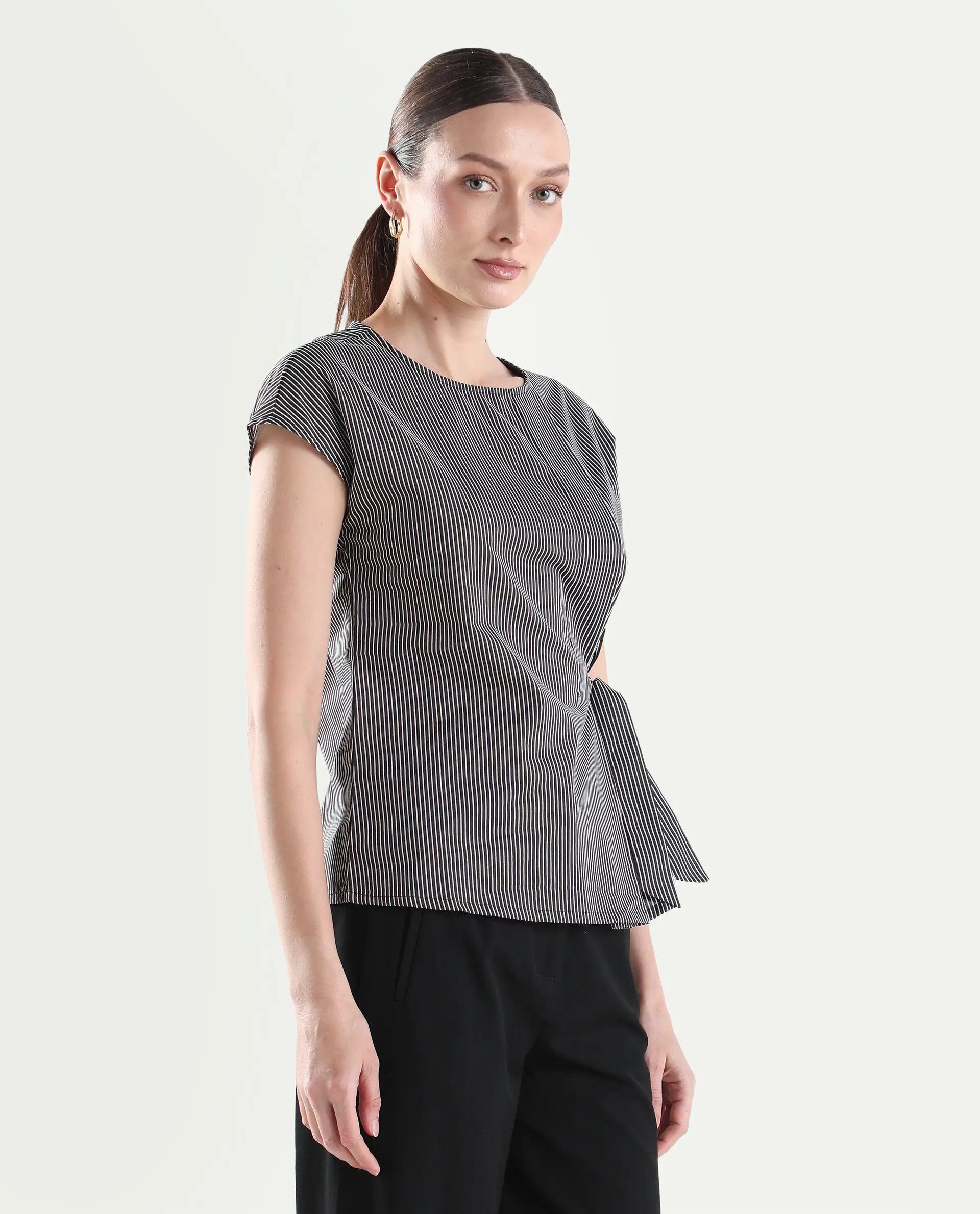 Rareism Women's Varno Black Cotton Half Sleeve Regular Fit Printed Top