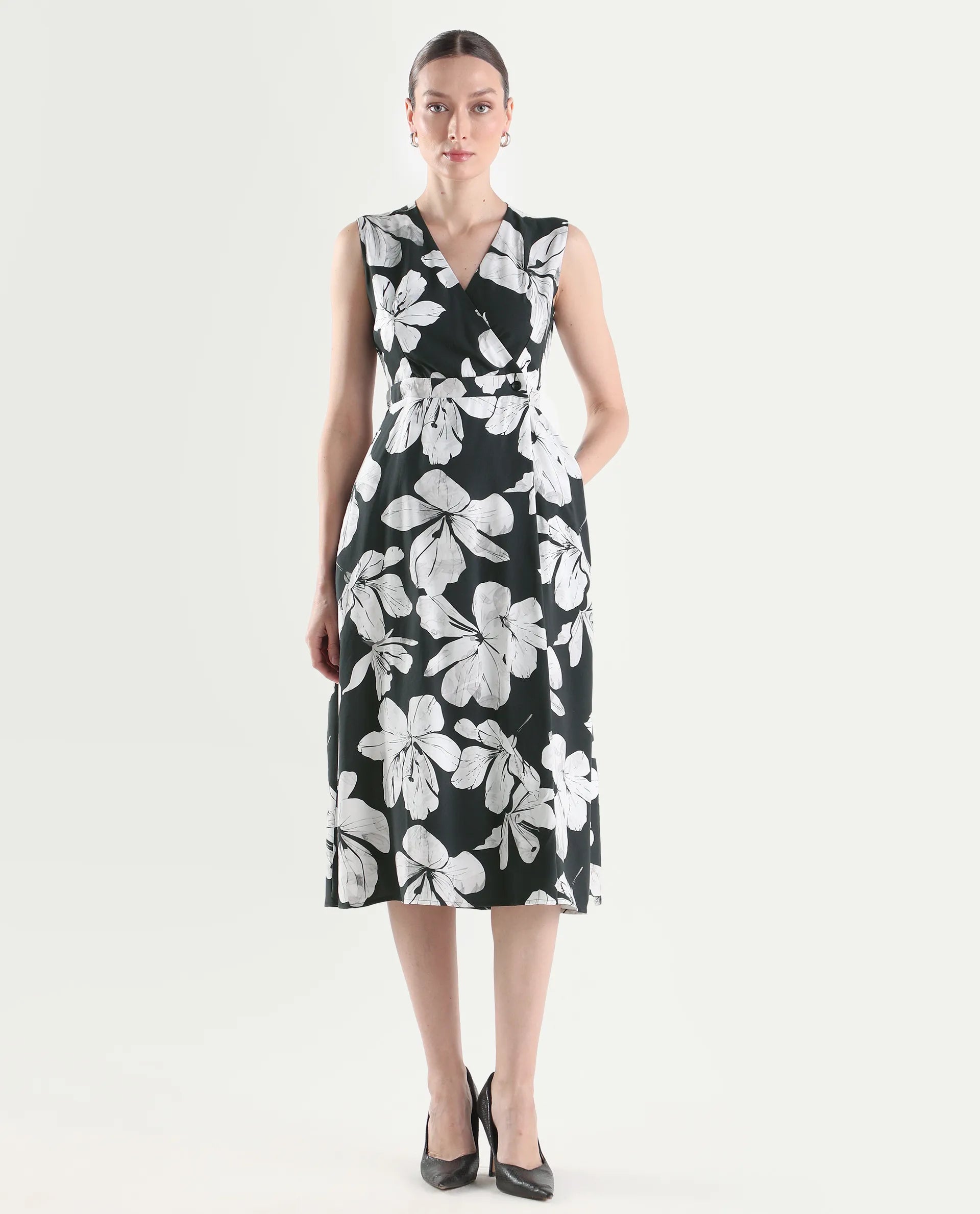 Rareism Women's Vlbee Black Viscose Sleeveless A-Line Floral Print Dress