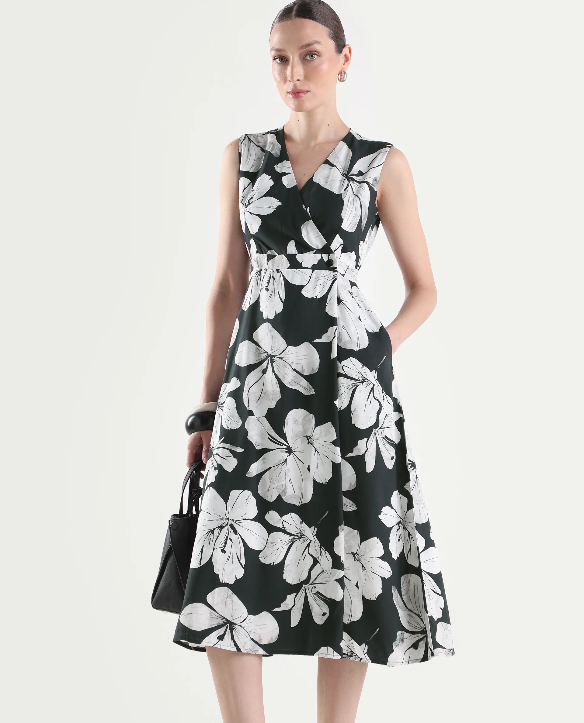 Rareism Women's Vlbee Black Viscose Sleeveless A-Line Floral Print Dress