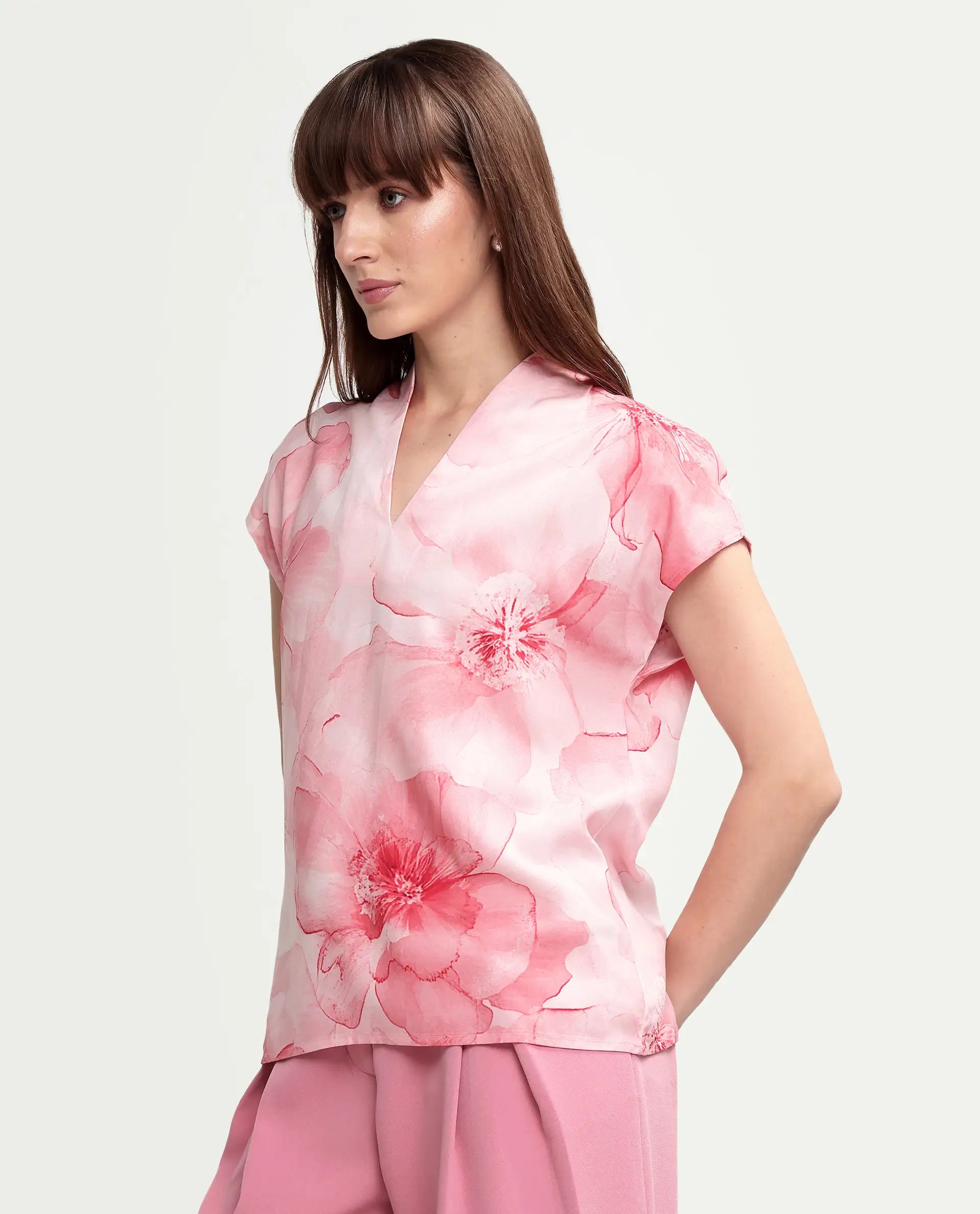 Rareism Women's Vujit Pink Viscose Half Sleeve V-Neck Regular Fit Floral Print Top