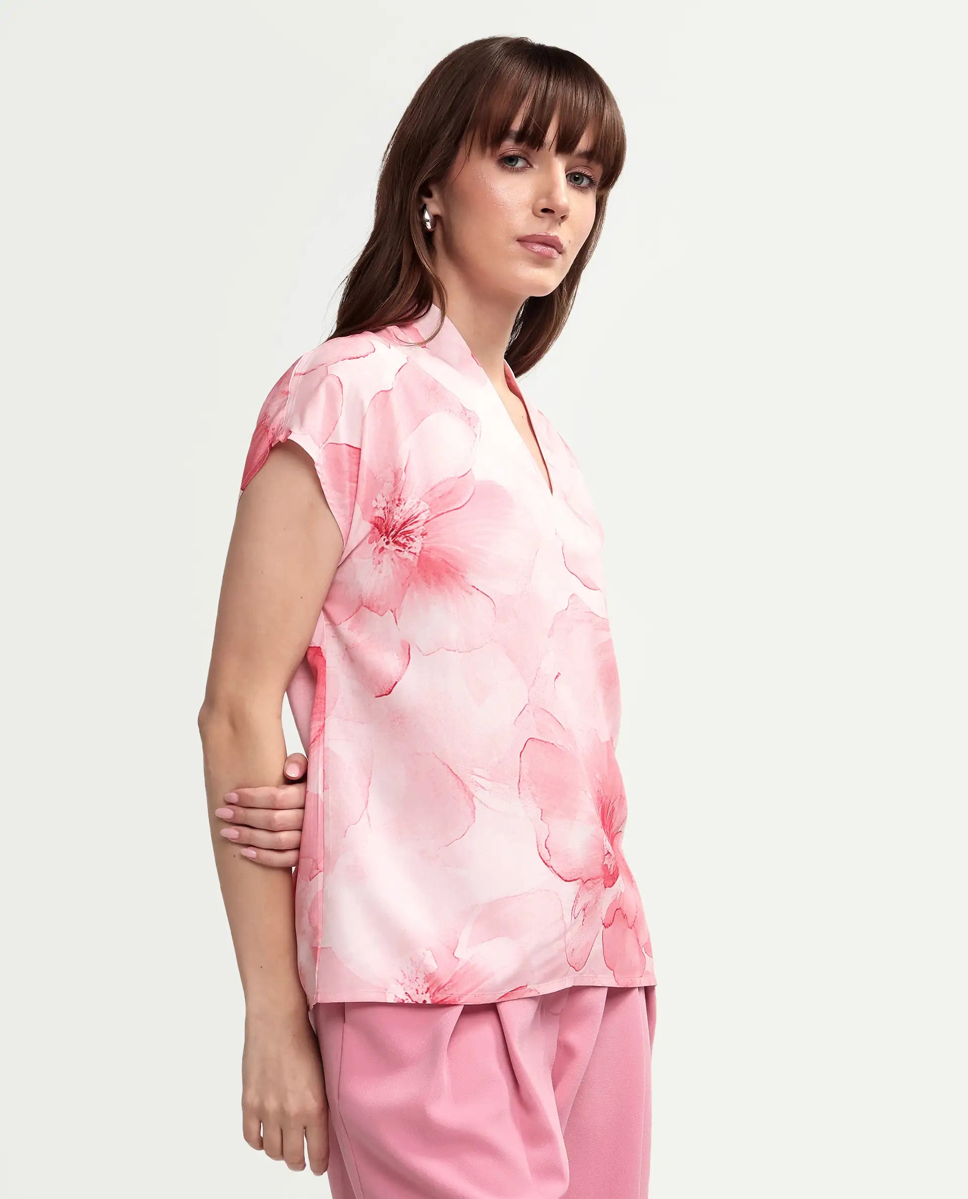 Rareism Women's Vujit Pink Viscose Half Sleeve V-Neck Regular Fit Floral Print Top