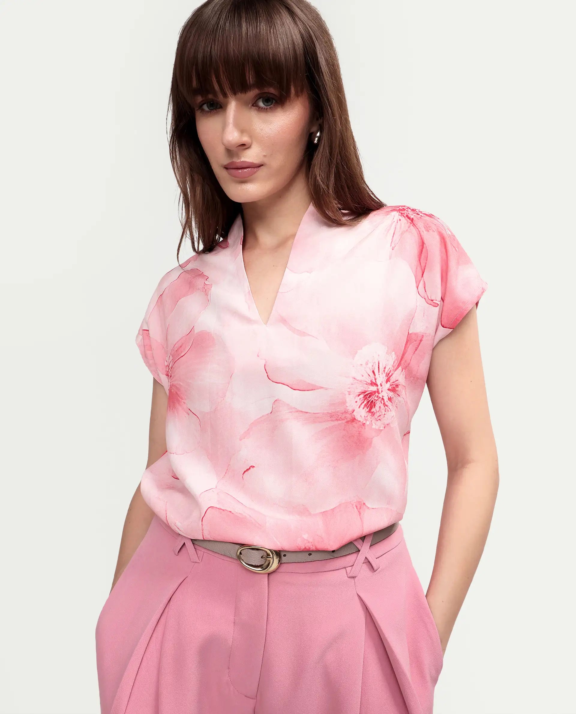 Rareism Women's Vujit Pink Viscose Half Sleeve V-Neck Regular Fit Floral Print Top