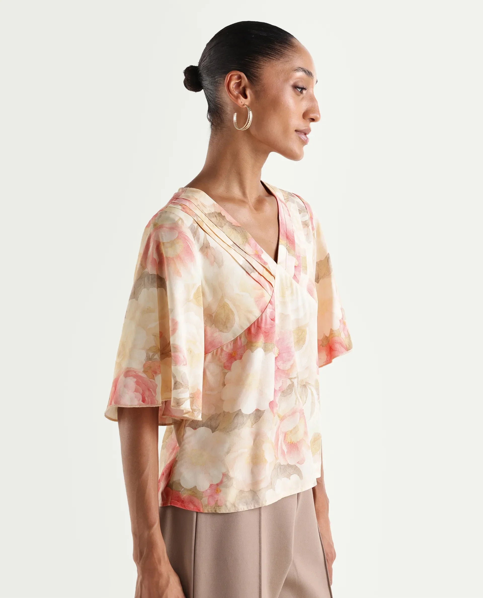 Rareism Women's Vlara Multi Viscose Fabric V-Neck Regular Floral Print Top