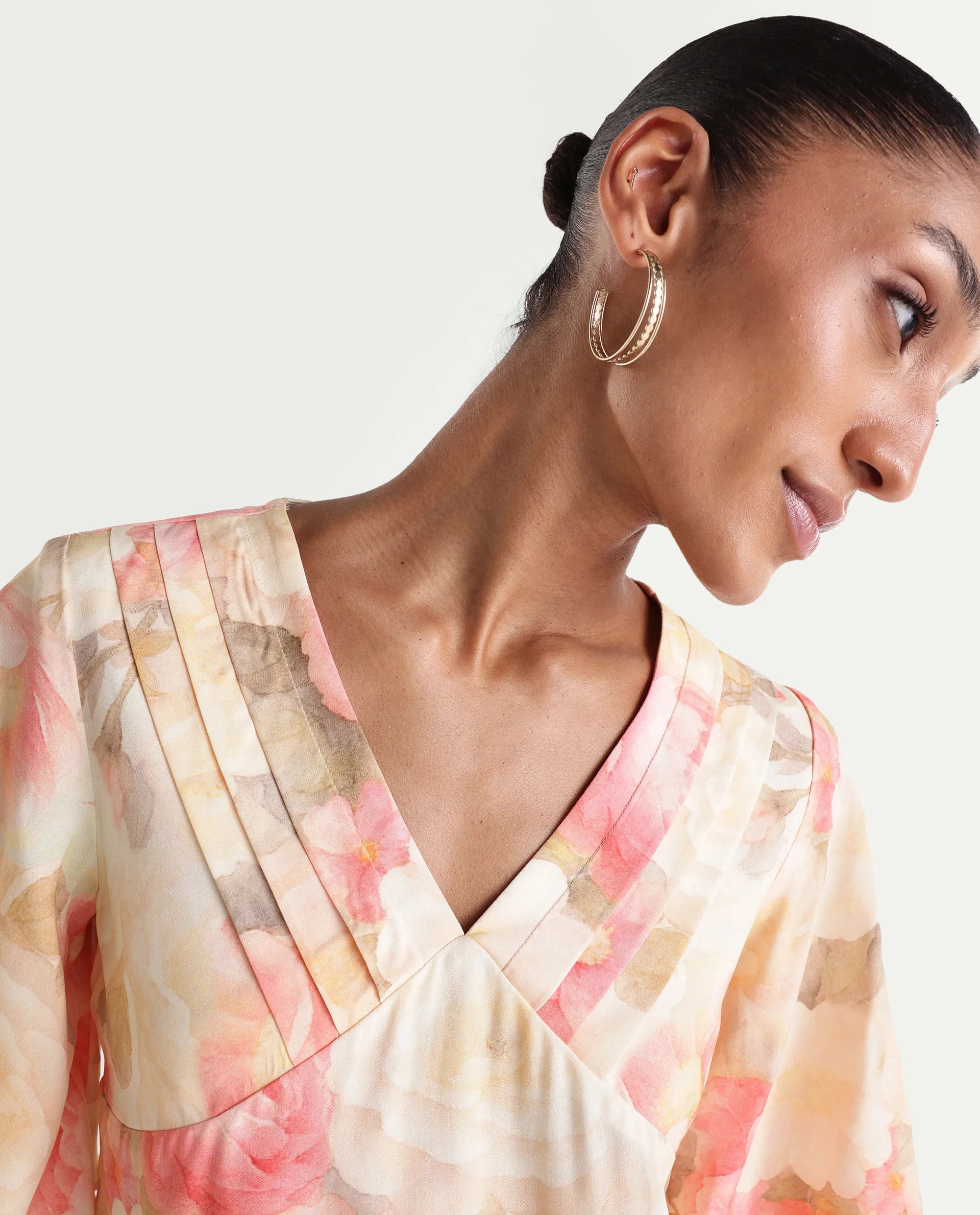 Rareism Women's Vlara Multi Viscose Fabric V-Neck Regular Floral Print Top