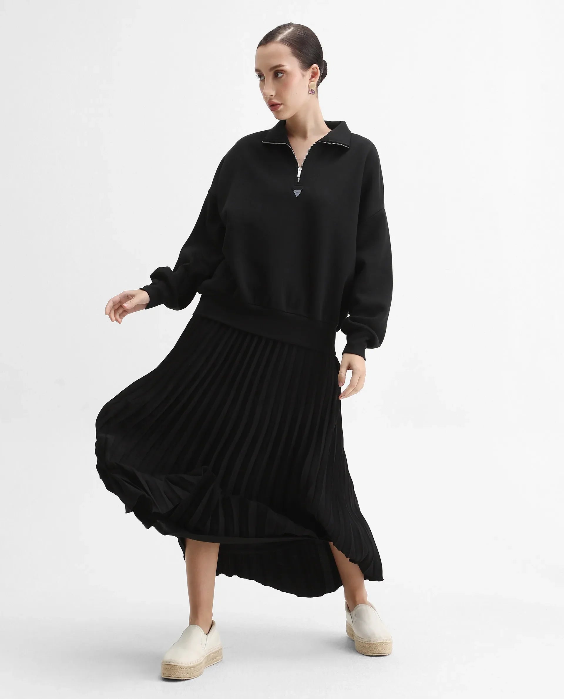 Rareism Women's Ario Black Cotton Blend Fabric Spread Collar Relaxed Fit Printed Sweatshirt