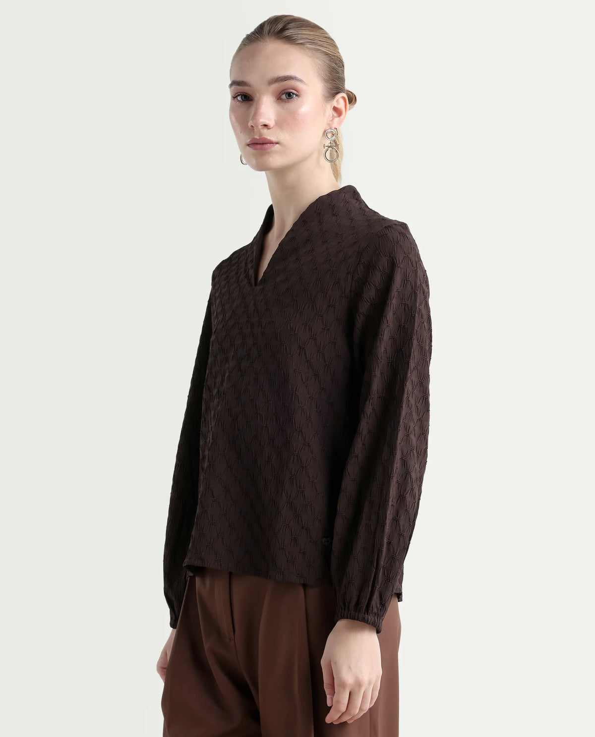 Rareism Women's Bummo Brown Polyester V-Neck Plain Balloon Sleeve Regular Fit Top