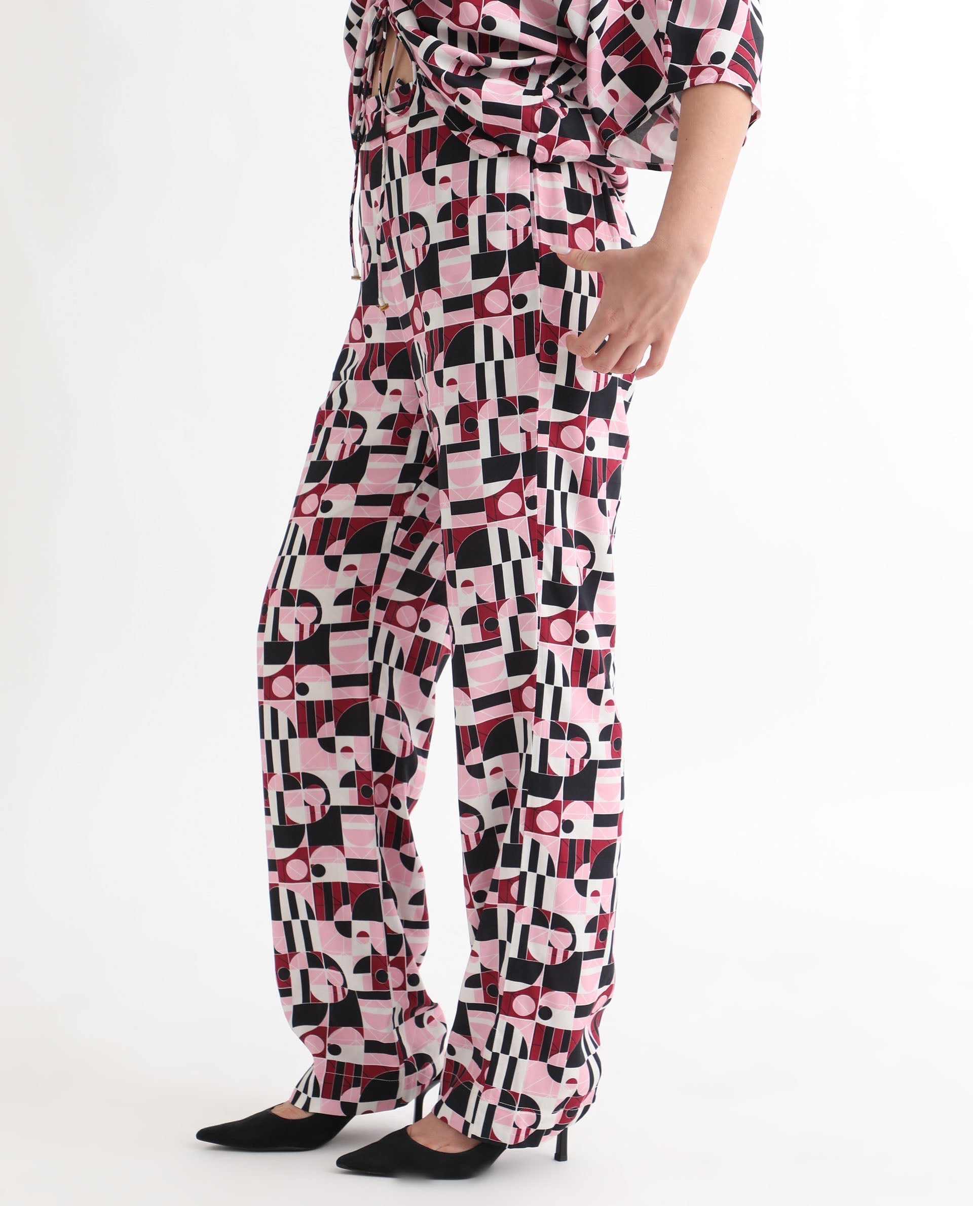 Rareism Women's Cameron Multi Viscose Abstract Print Ankle Length Relaxed Fit Trouser