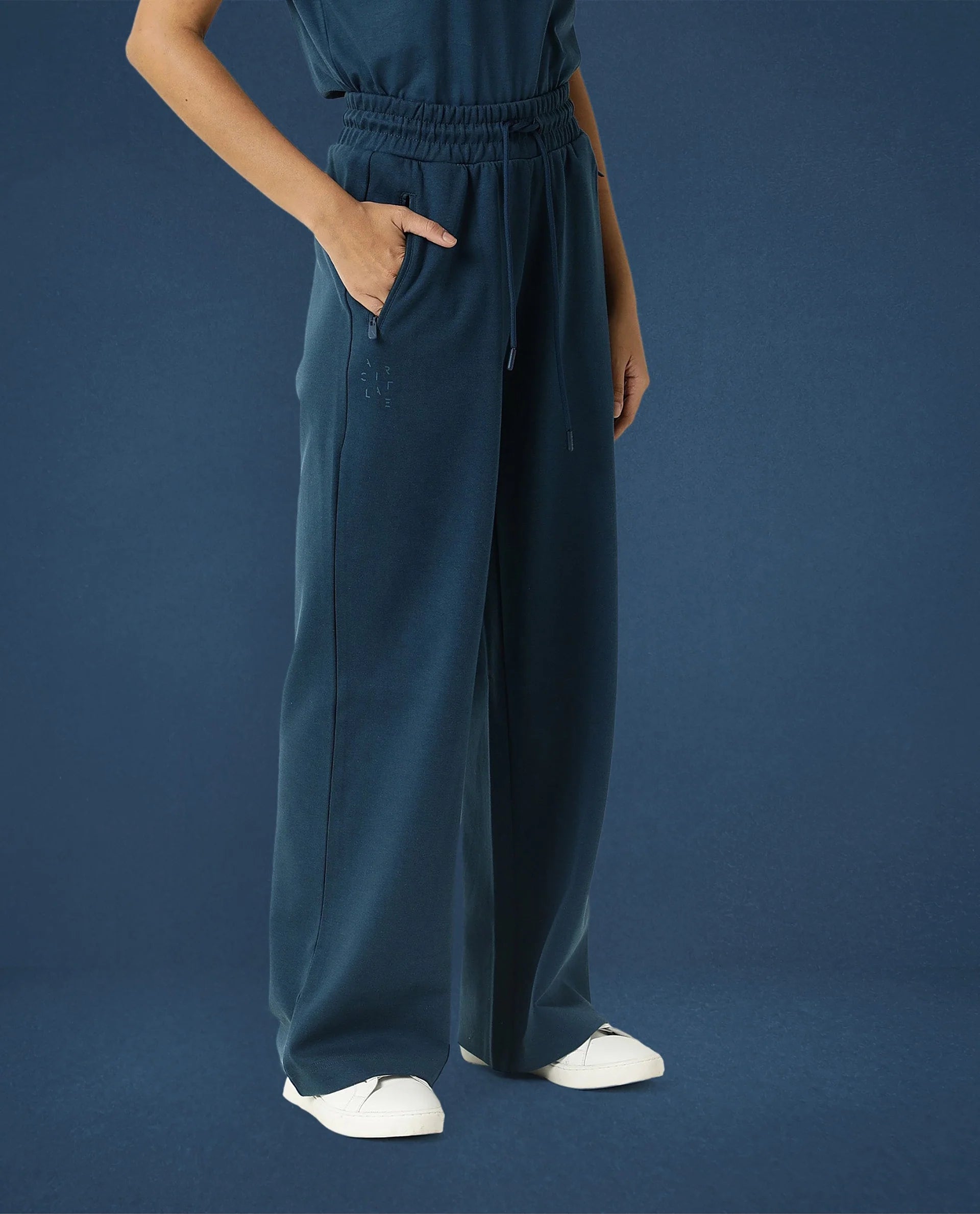 Rareism Women's Heavy Weight Interlock 340 Gsm Cotton Blend Plain Ankle Length Relaxed Fit Track Pant Flared