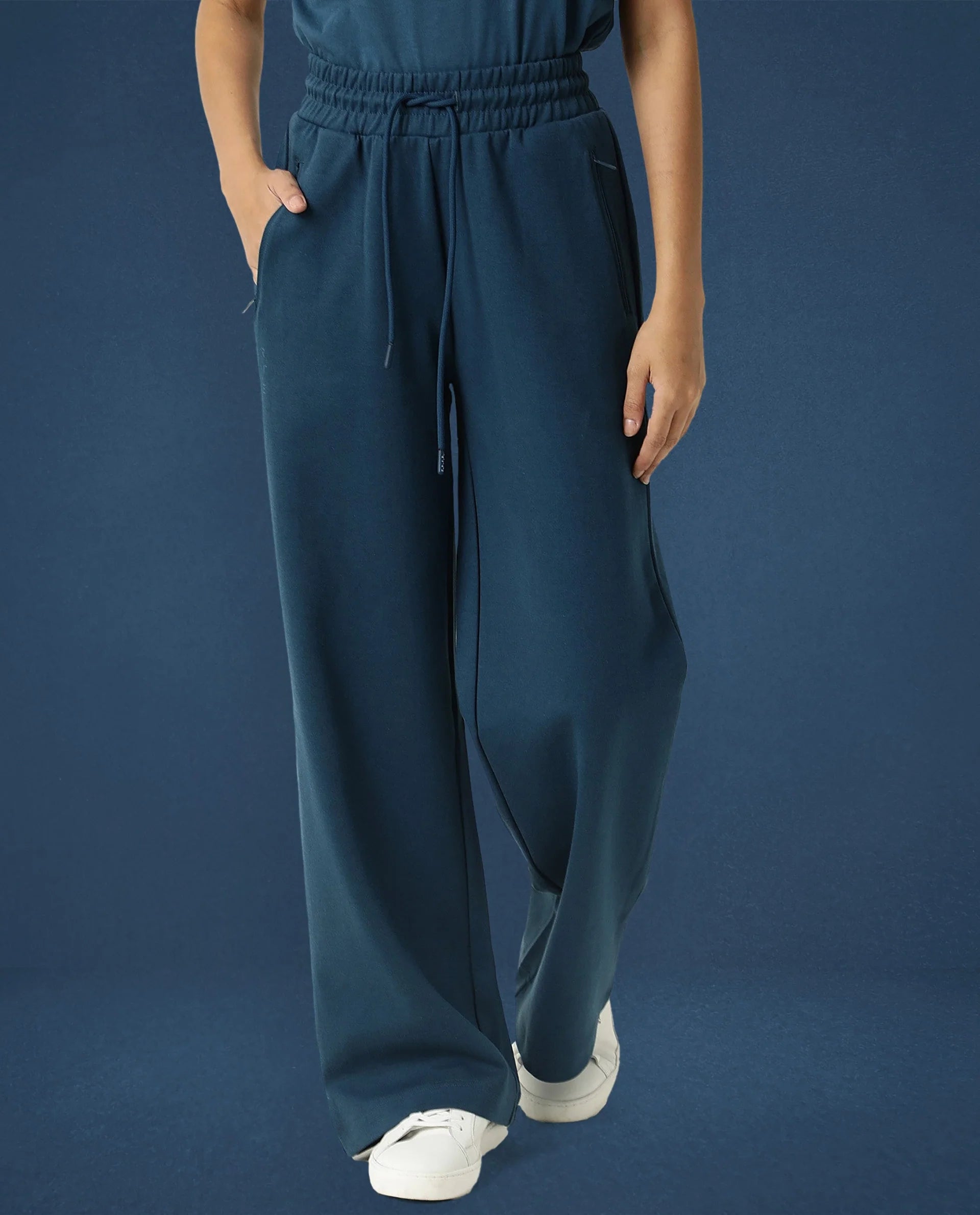 Rareism Women's Heavy Weight Interlock 340 Gsm Cotton Blend Plain Ankle Length Relaxed Fit Track Pant Flared
