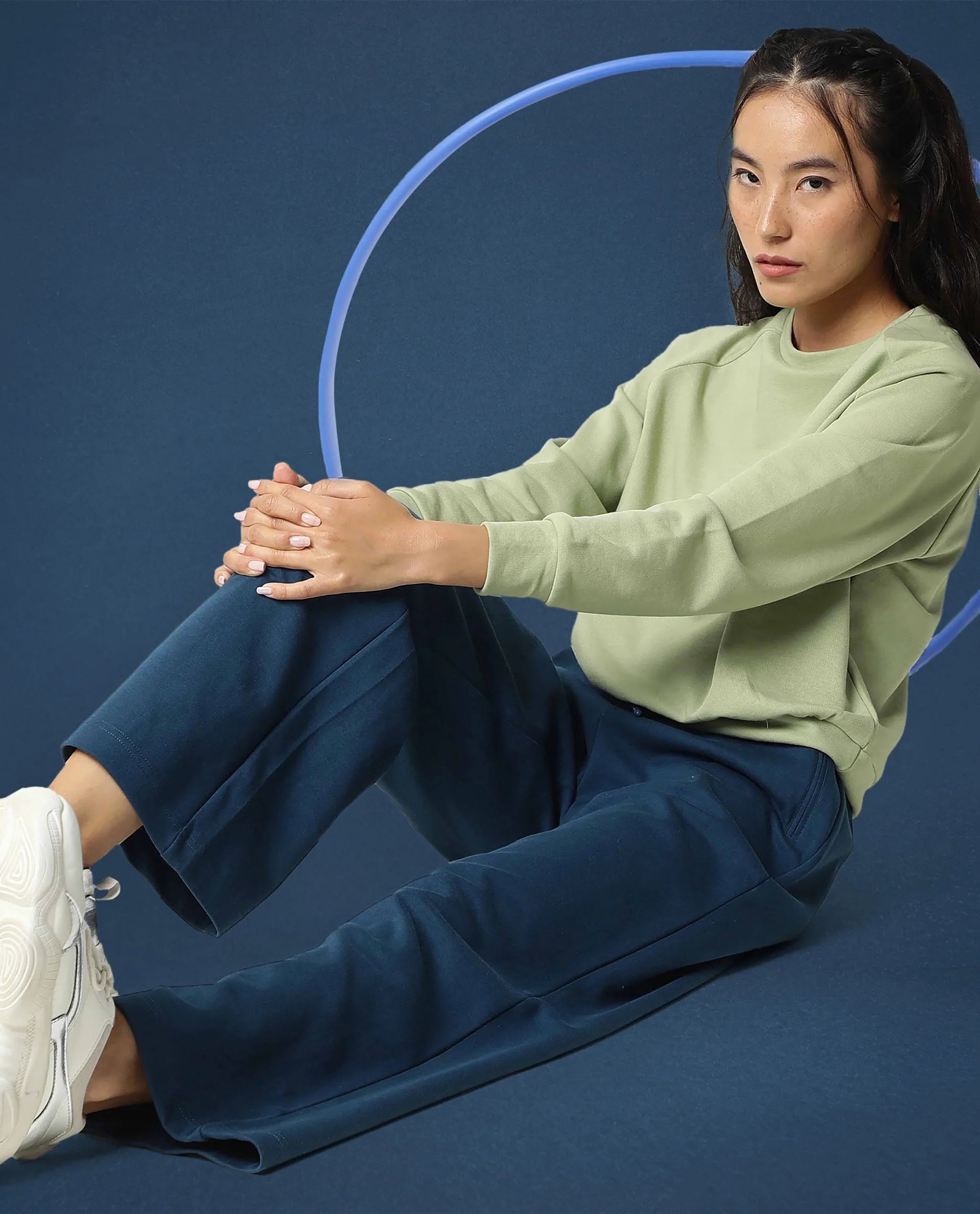 Rareism Women's Heavy Weight Interlock 340 Gsm Cotton Blend Plain Ankle Length Relaxed Fit Track Pant Flared