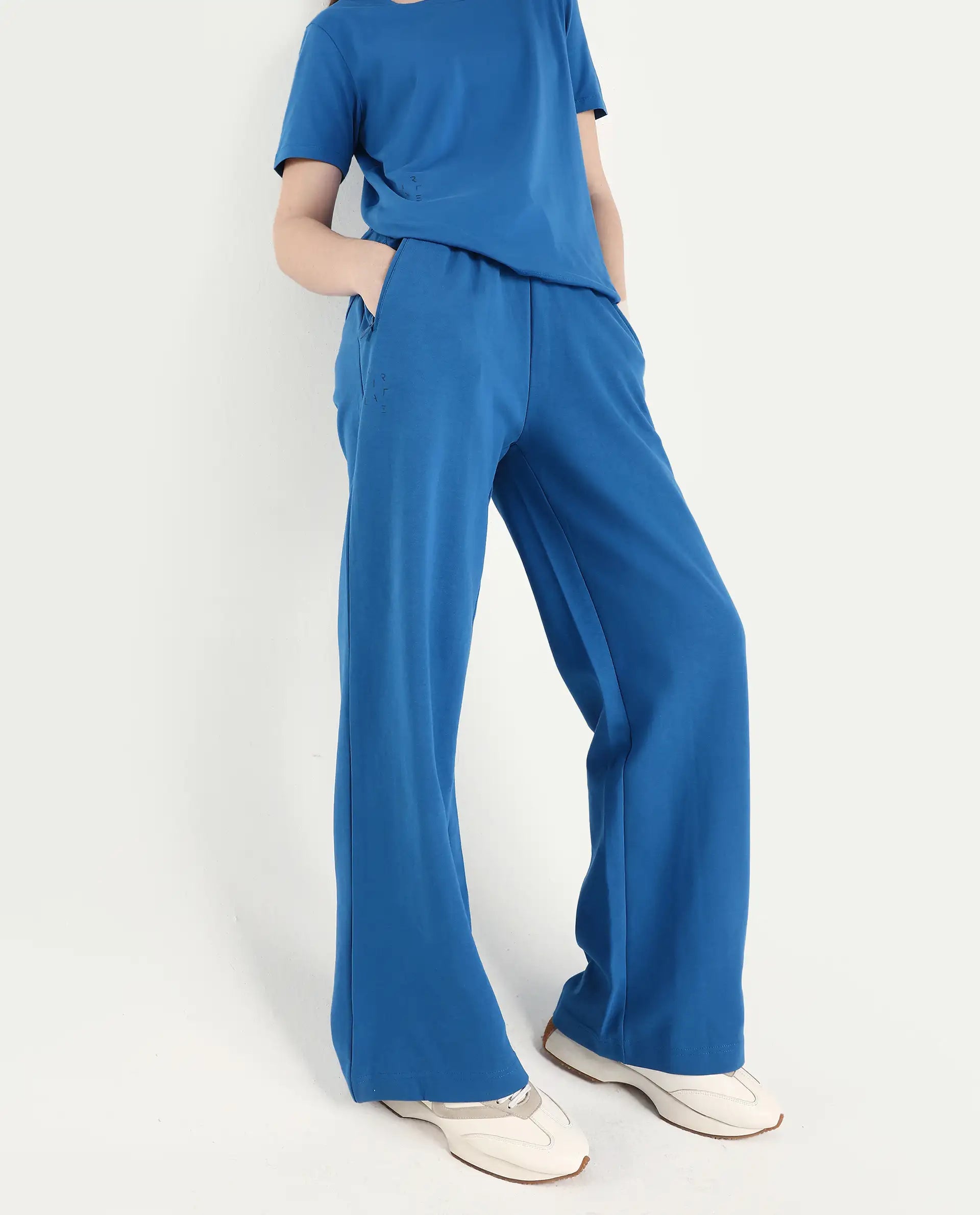 Rareism Women's Heavy Weight Interlock 340 Gsm Cotton Blend Plain Ankle Length Relaxed Fit Track Pant Flared