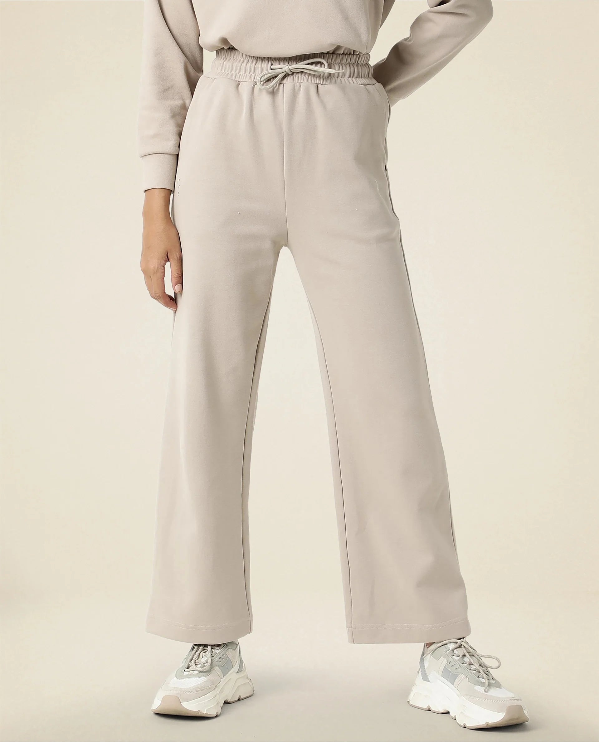 Rareism Women's Heavy Weight Interlock 340 Gsm Cotton Blend Plain Ankle Length Relaxed Fit Track Pant Flared