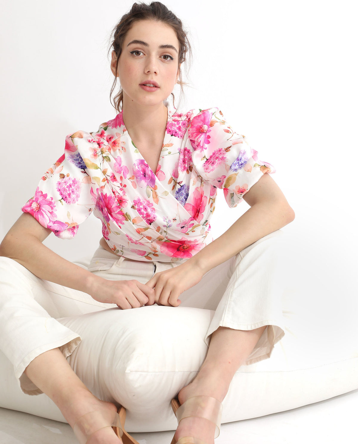 Rareism Women Dackio White Polyester Fabric Short Sleeves Tie-Up Closure V-Neck Balloon Sleeve Relaxed Fit Floral Print Cropped Top