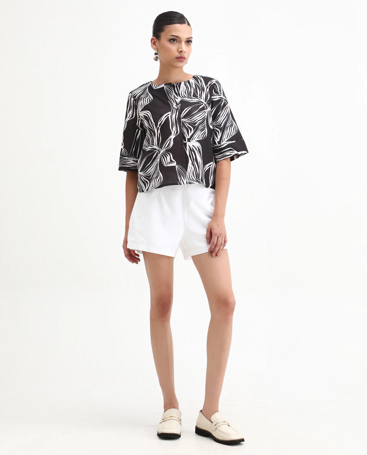 Rareism Women's Elli White Cotton Plain Mini Regular Fit Shorts