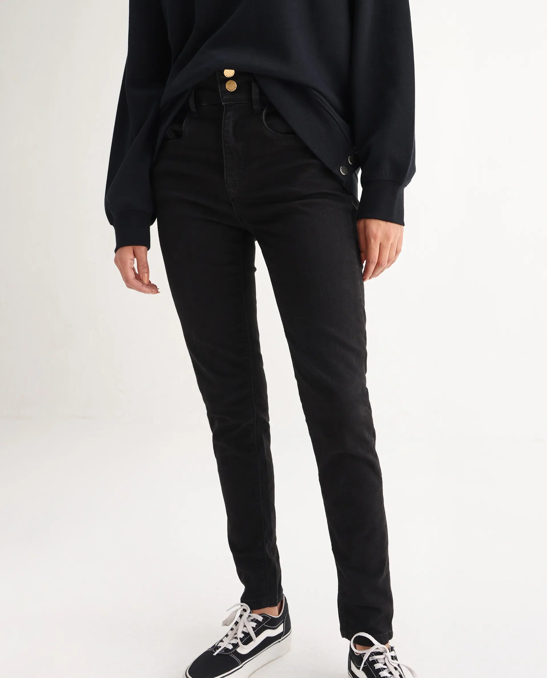 Rareism Women's Emerald Black Cotton Blend Plain Ankle Length Slim Fit Jeans