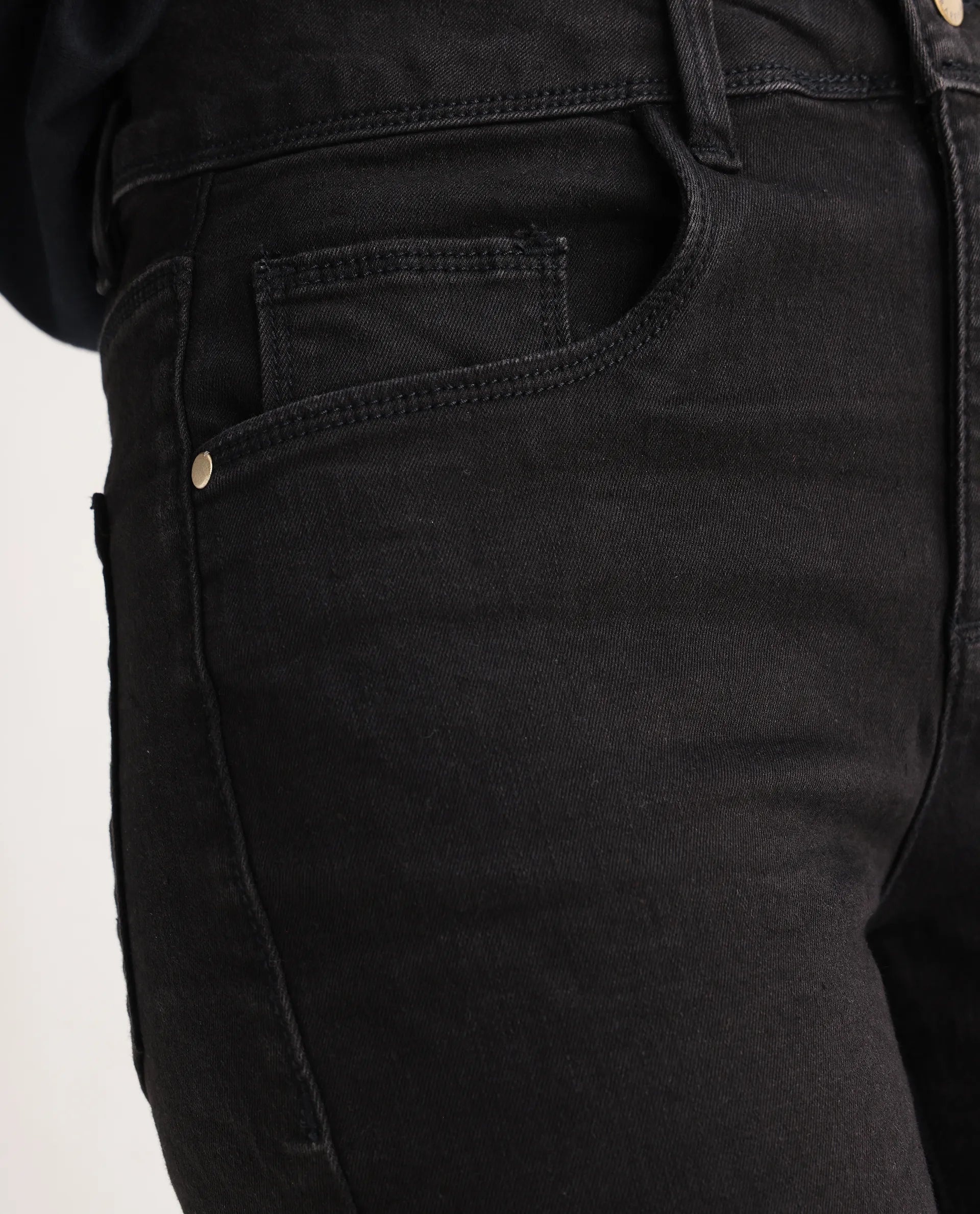 Rareism Women's Emerald Black Cotton Blend Plain Ankle Length Slim Fit Jeans