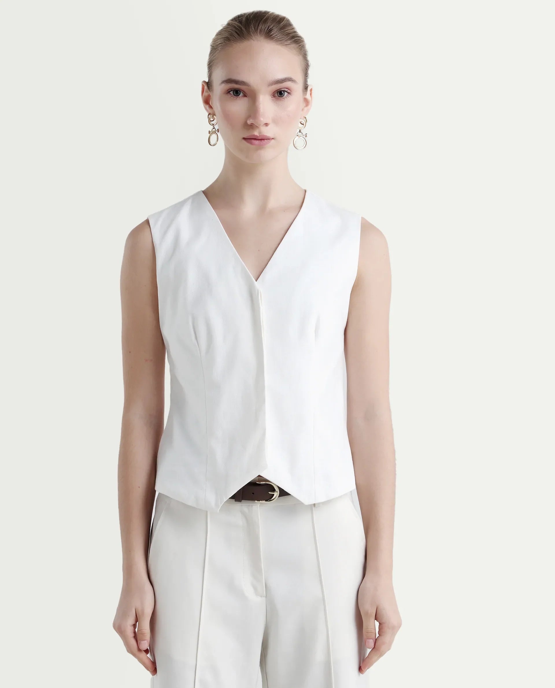 Rareism Women's Epilic White Cotton V-Neck Plain Sleeveless Regular Fit Waist Coat