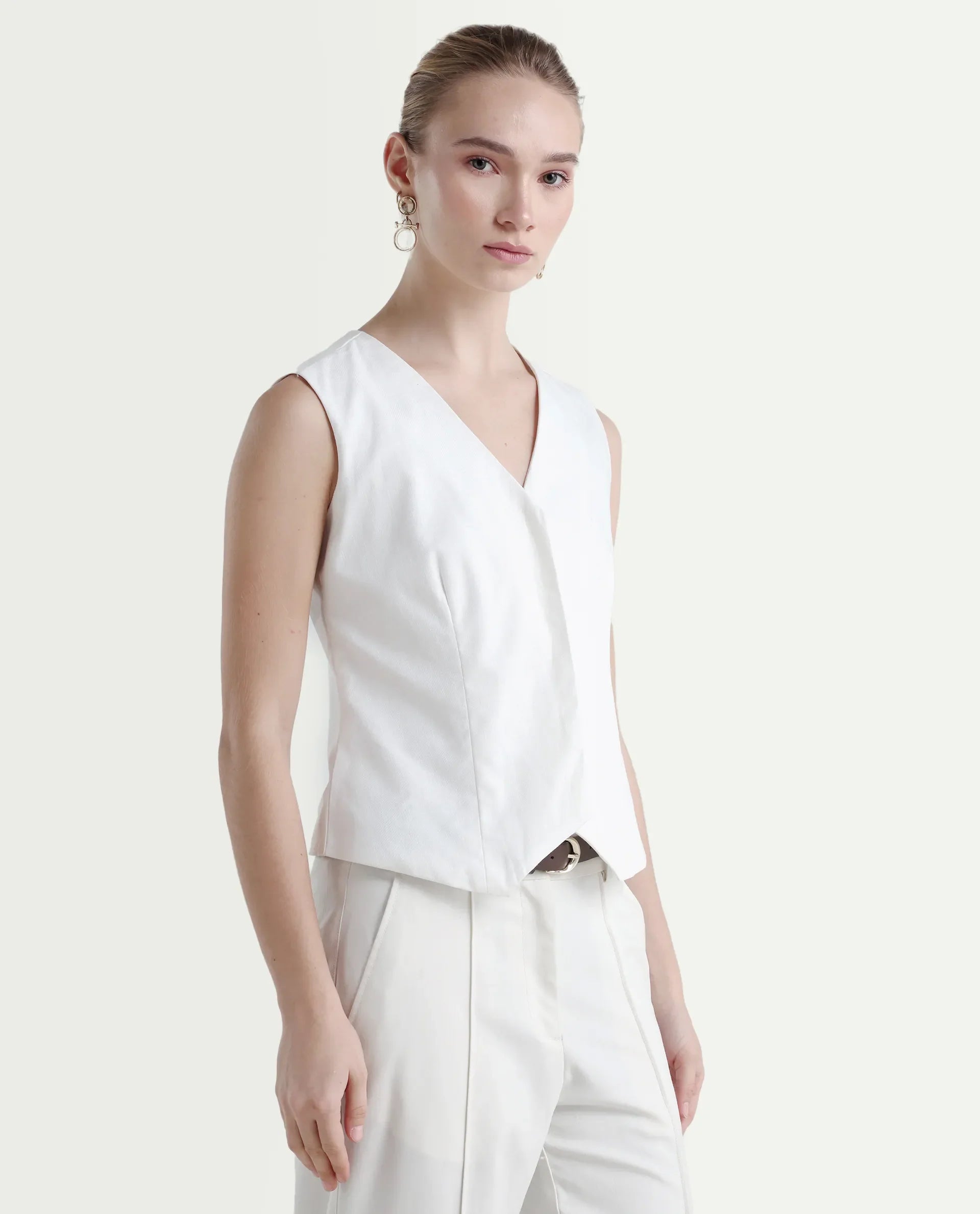 Rareism Women's Epilic White Cotton V-Neck Plain Sleeveless Regular Fit Waist Coat