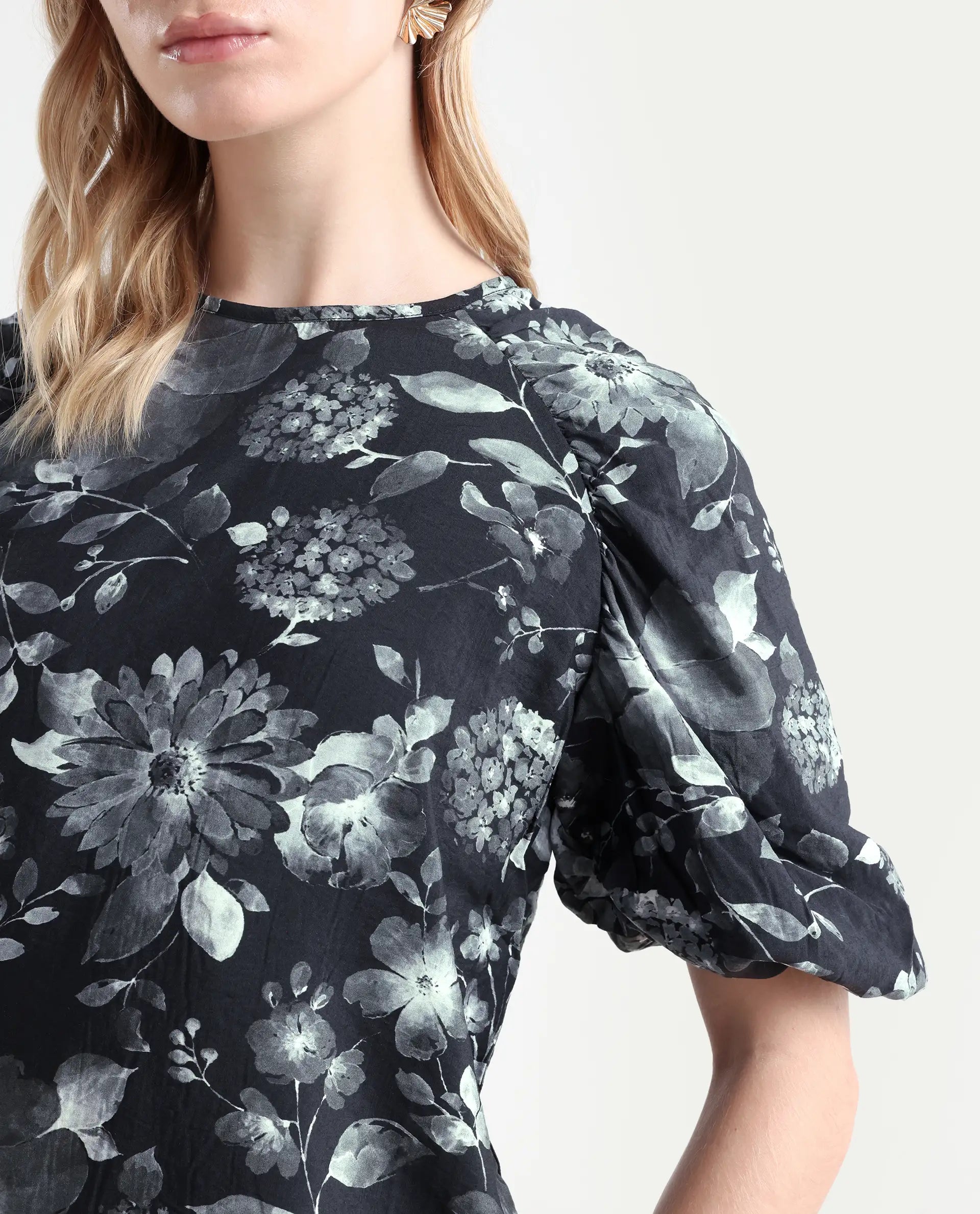 Rareism Women's Esme Black Viscose Crew Neck Floral Print Puff Sleeves Crop Regular Fit Top