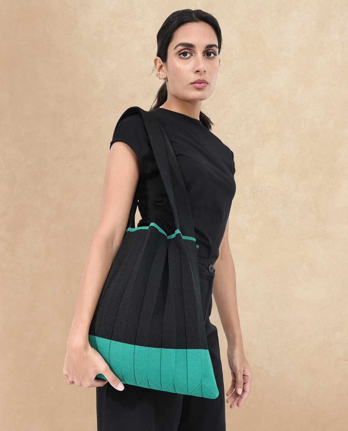 Rareism Articale Women Flounce Black Fabric Polyester Fabric Colorblock Knitted Tote Bag