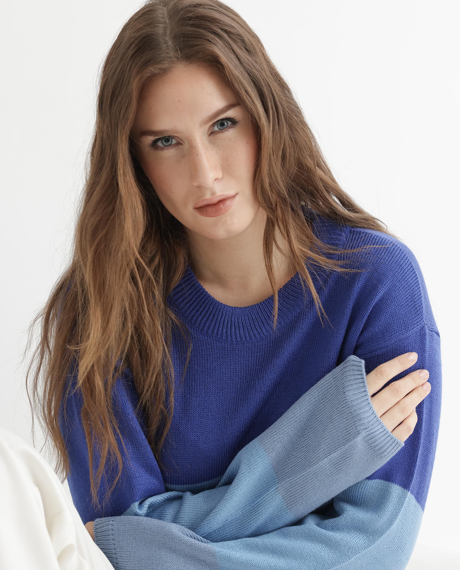 Rareism Women's Hampshire Blue Acrylic Crew Neck Color Block Relaxed Fit Sweater