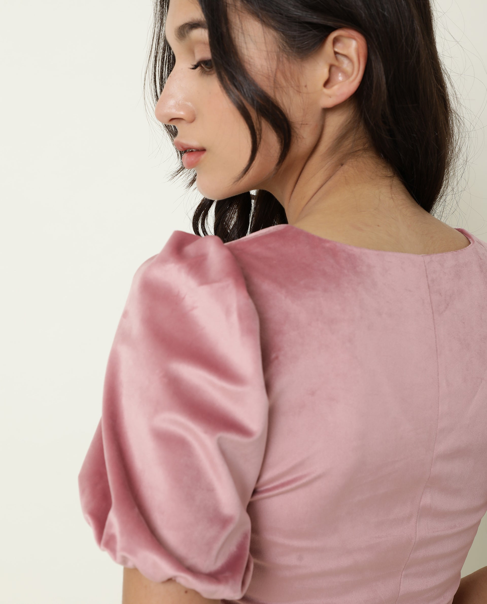 Rareism Women's Mun Pink Velvet V-Neck Plain Cuffed Sleeve Crop Regular Fit Top