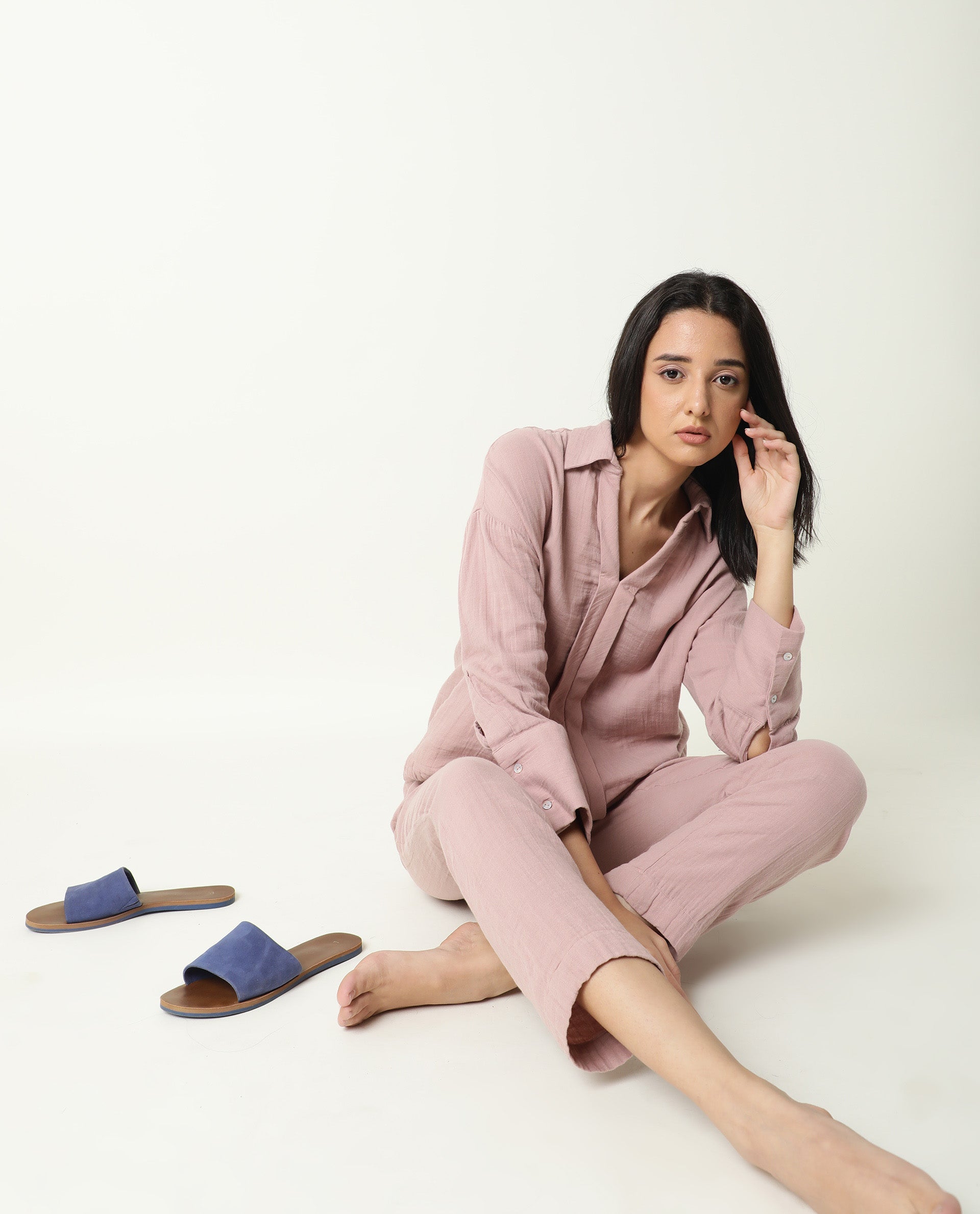 Rareism Women Elo Pink Cotton Fabric Regular Fit Mid Rise Solid Ankle Length Trousers