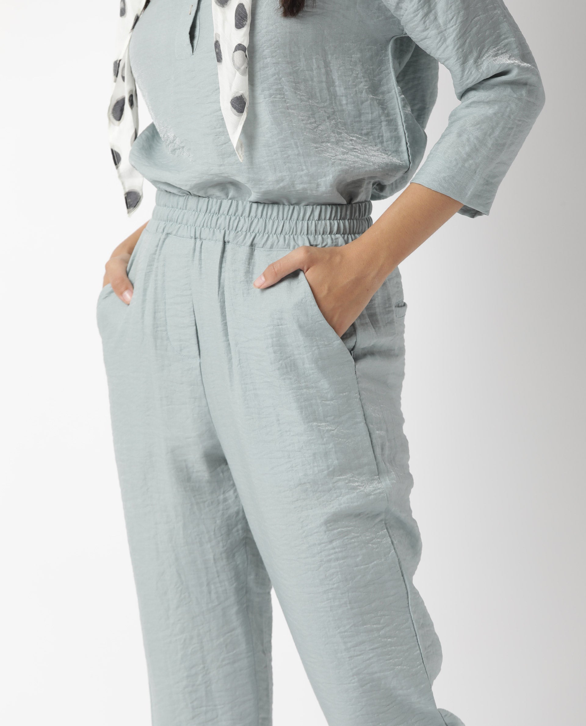 Rareism Women Uno Green Polyester Fabric Tailored Fit Mid Rise Solid Ankle Length Trousers
