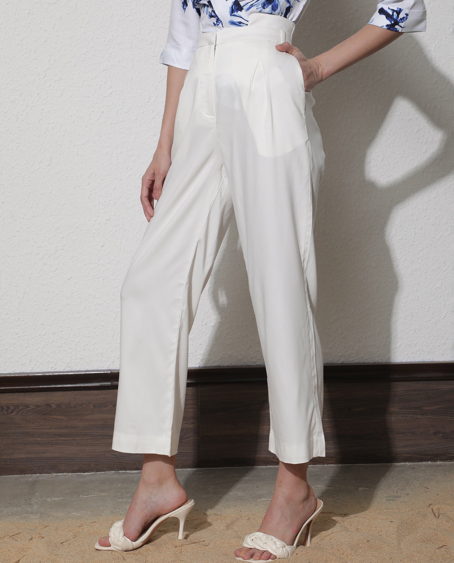 Rareism Women's Evanova Offwhite Viscose Plain Ankle Length Regular Fit Trouser