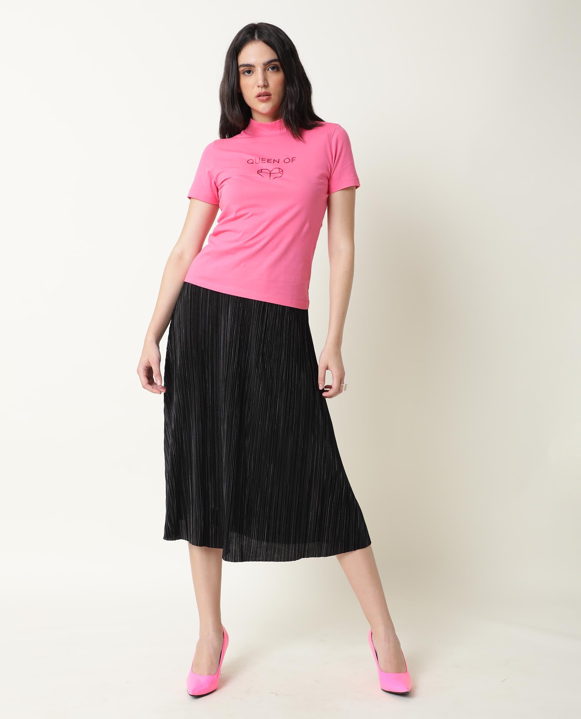 Rareism Women Queenie Pink Poly Cotton Fabric Regular Fit Half Sleeves Graphic Print Round Neck T-Shirt