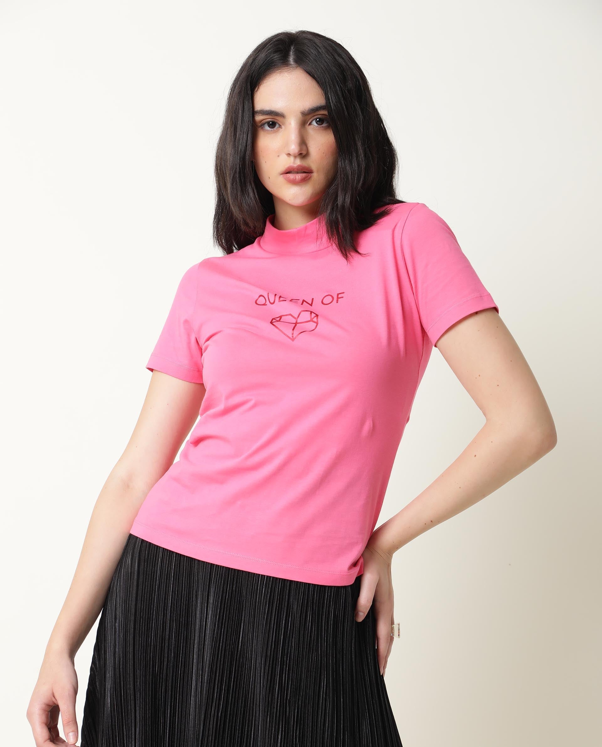 Rareism Women Queenie Pink Poly Cotton Fabric Regular Fit Half Sleeves Graphic Print Round Neck T-Shirt