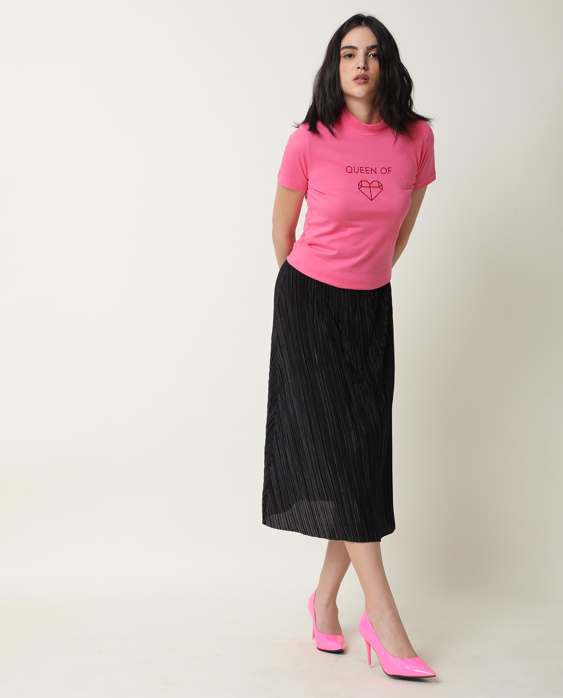 Rareism Women Queenie Pink Poly Cotton Fabric Regular Fit Half Sleeves Graphic Print Round Neck T-Shirt