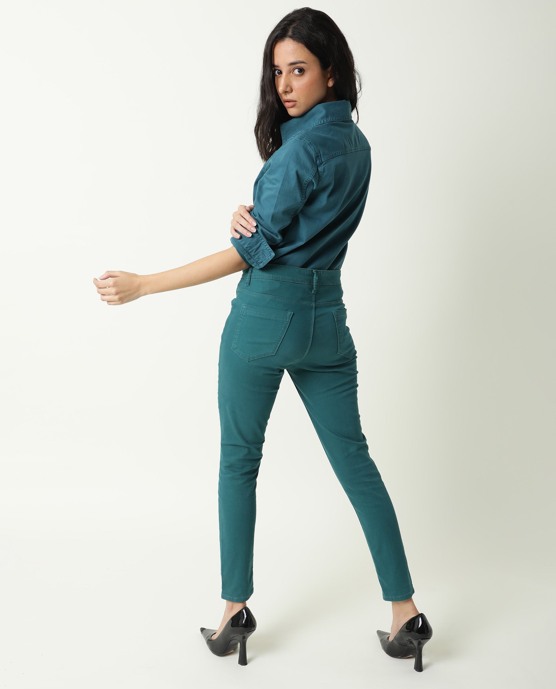 Rareism Women Metty Petrol Cotton Lycra Fabric Mid Rise Solid Slim Fit Ankle Length Jeans