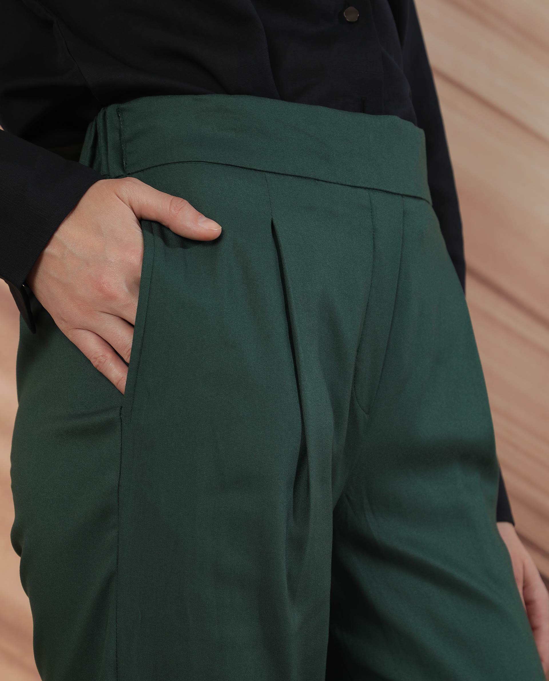 Rareism Women's Rosalia Green Polyester Blend Plain Ankle Length Relaxed Fit Trouser