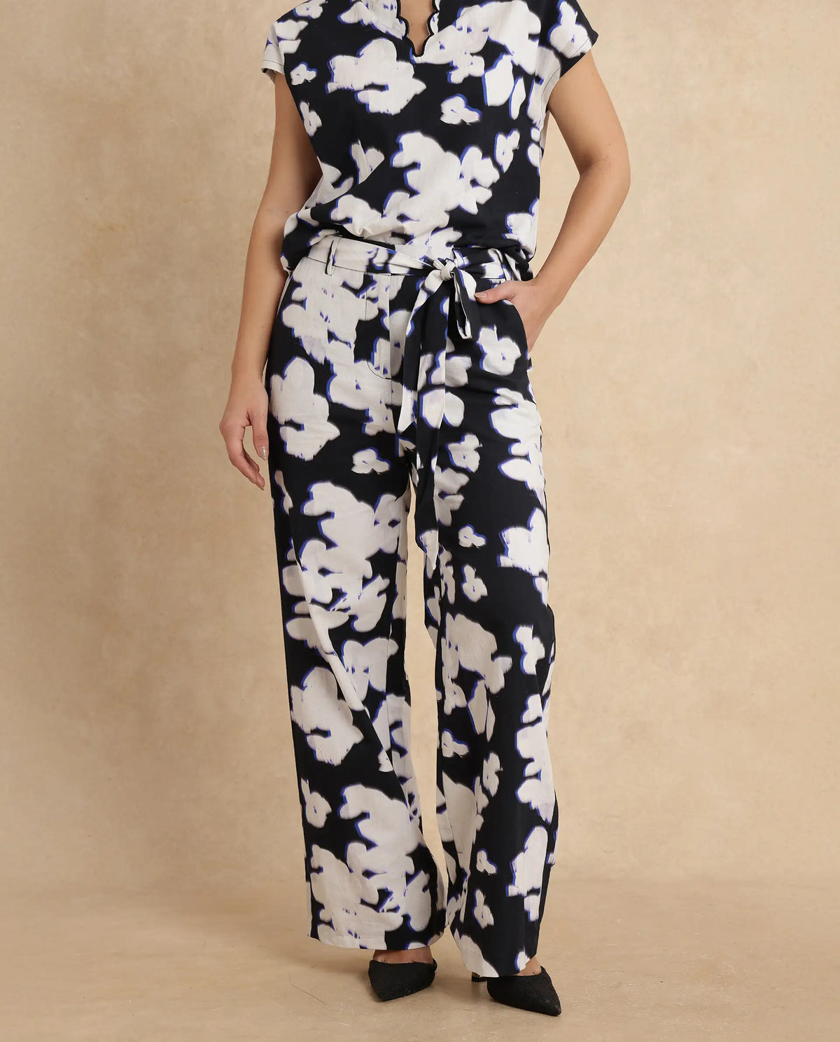 Rareism Women Janfara-B Black Cotton Fabric Wide Fit Ankle Length Abstract Print Trouser