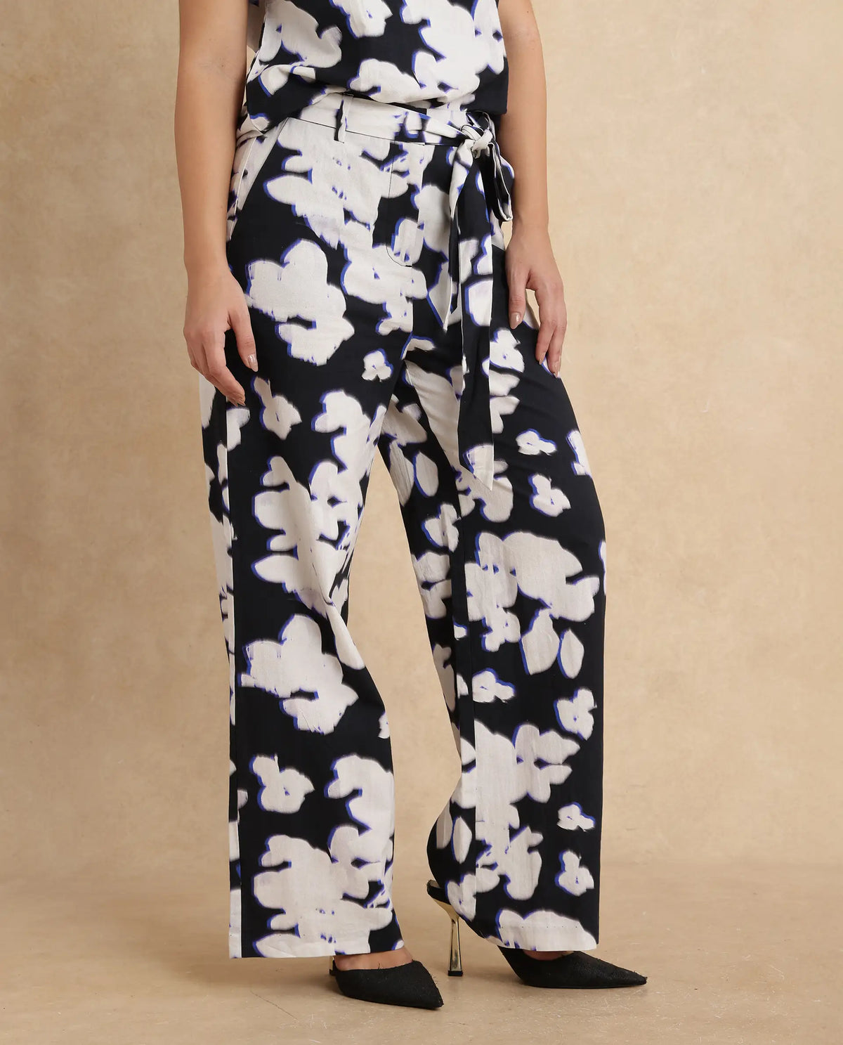 Rareism Women Janfara-B Black Cotton Fabric Wide Fit Ankle Length Abstract Print Trouser